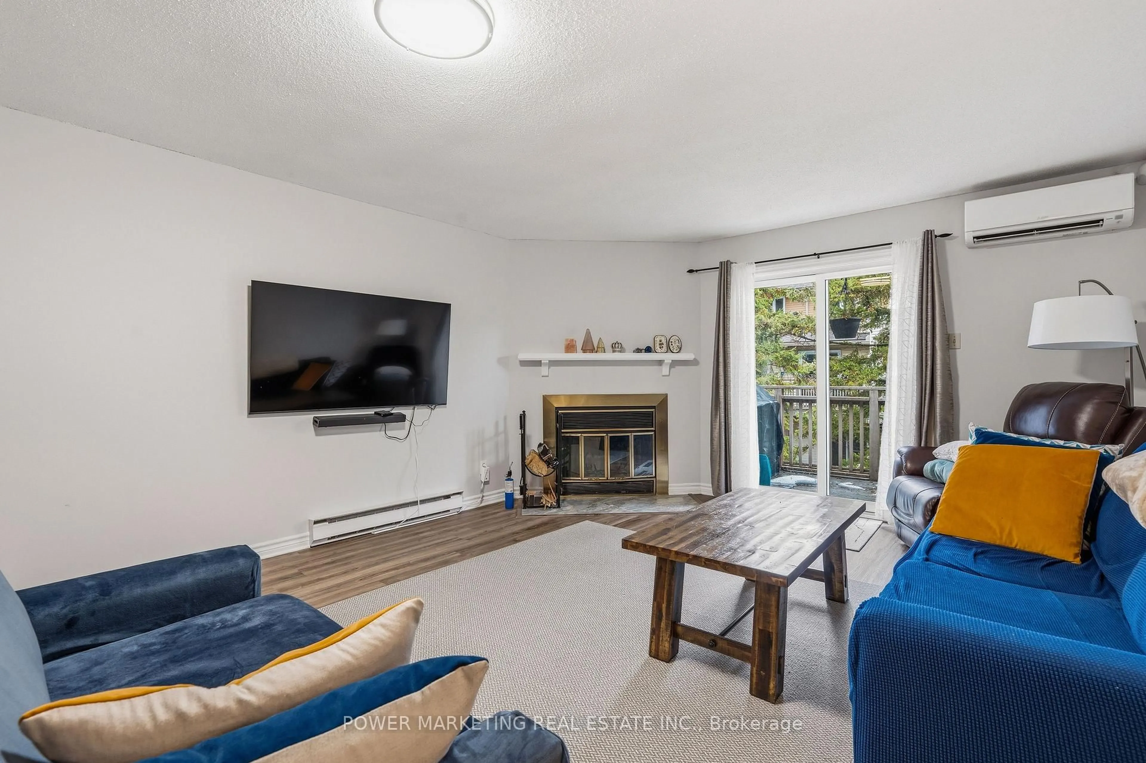 Living room with furniture, unknown for 160 RUSHFORD Private, Ottawa Ontario K1T 3C8