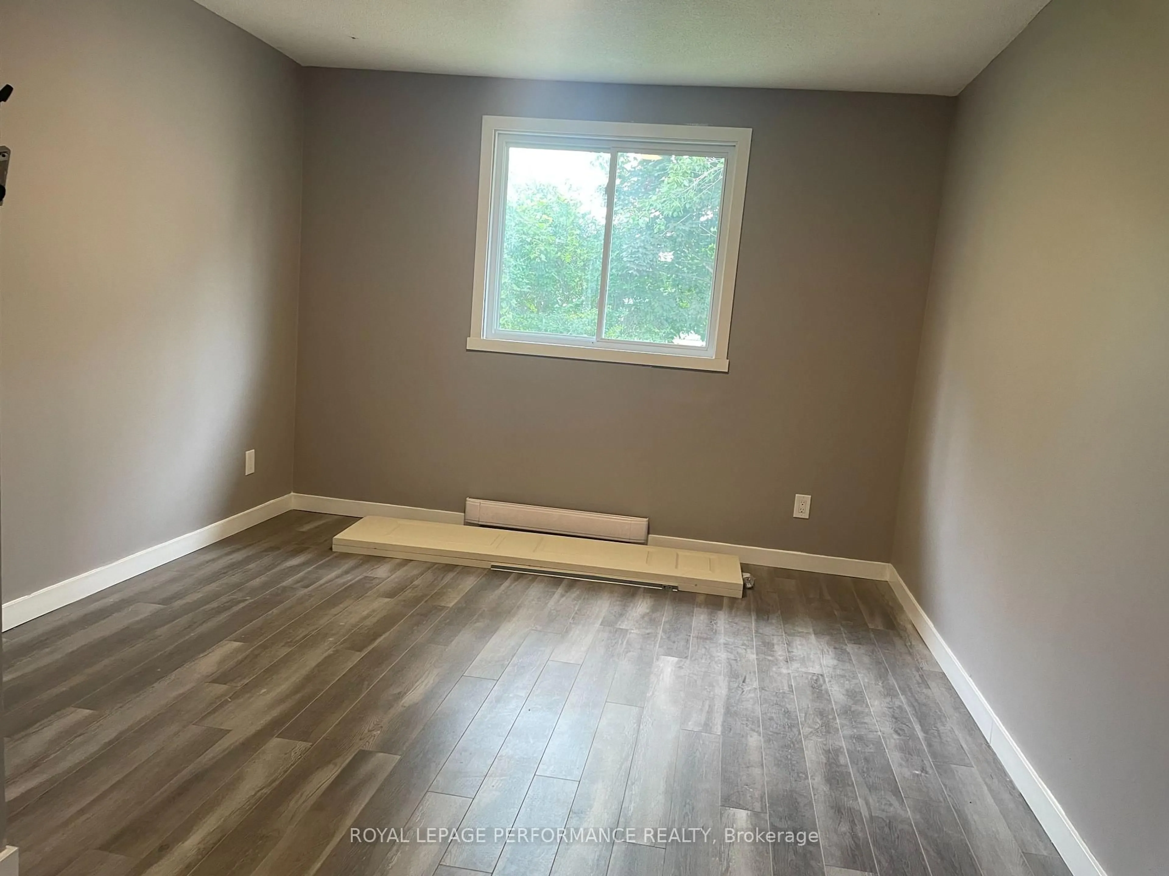 A pic of a room for 624 Dundas Cres, Cornwall Ontario K6H 6H8