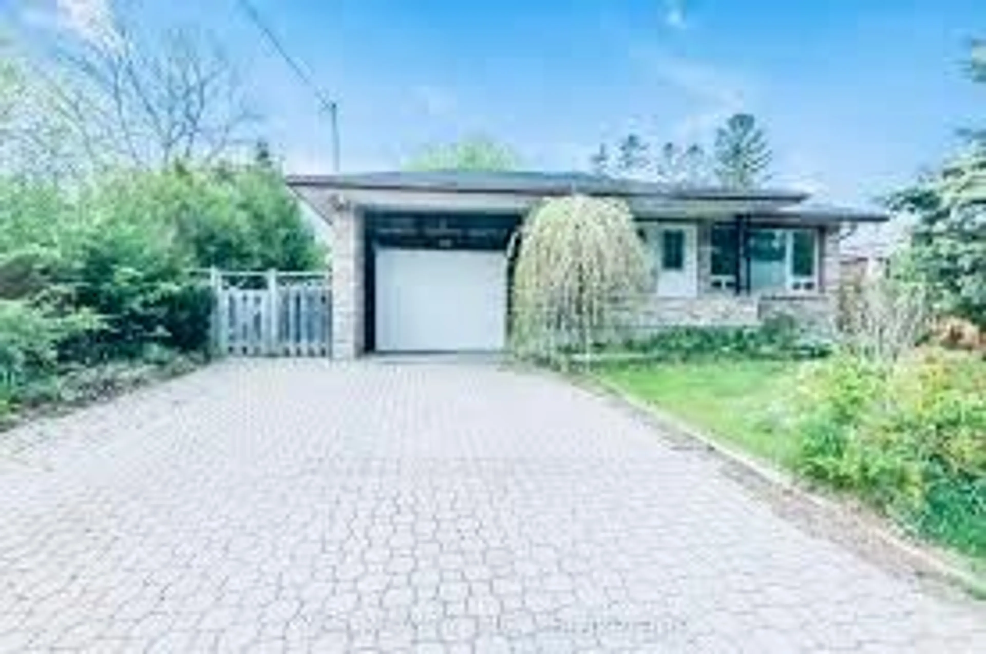 A pic from outside/outdoor area/front of a property/back of a property/a pic from drone, street for 176 Kenneth Ave, Kitchener Ontario N2A 1W2