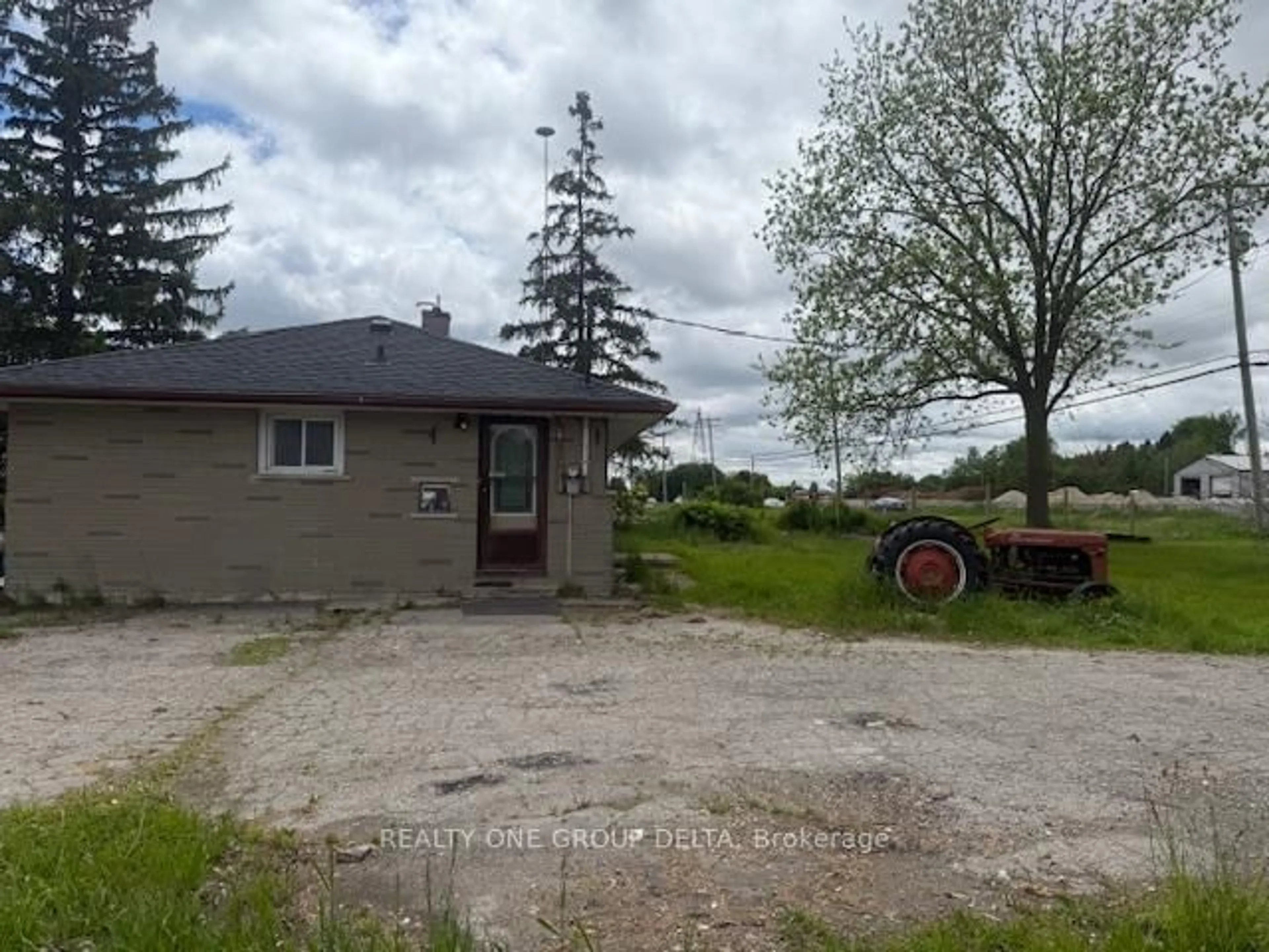 A pic from outside/outdoor area/front of a property/back of a property/a pic from drone, building for 7121 Wellington Rd 124 Rd, Guelph/Eramosa Ontario N1H 6H7