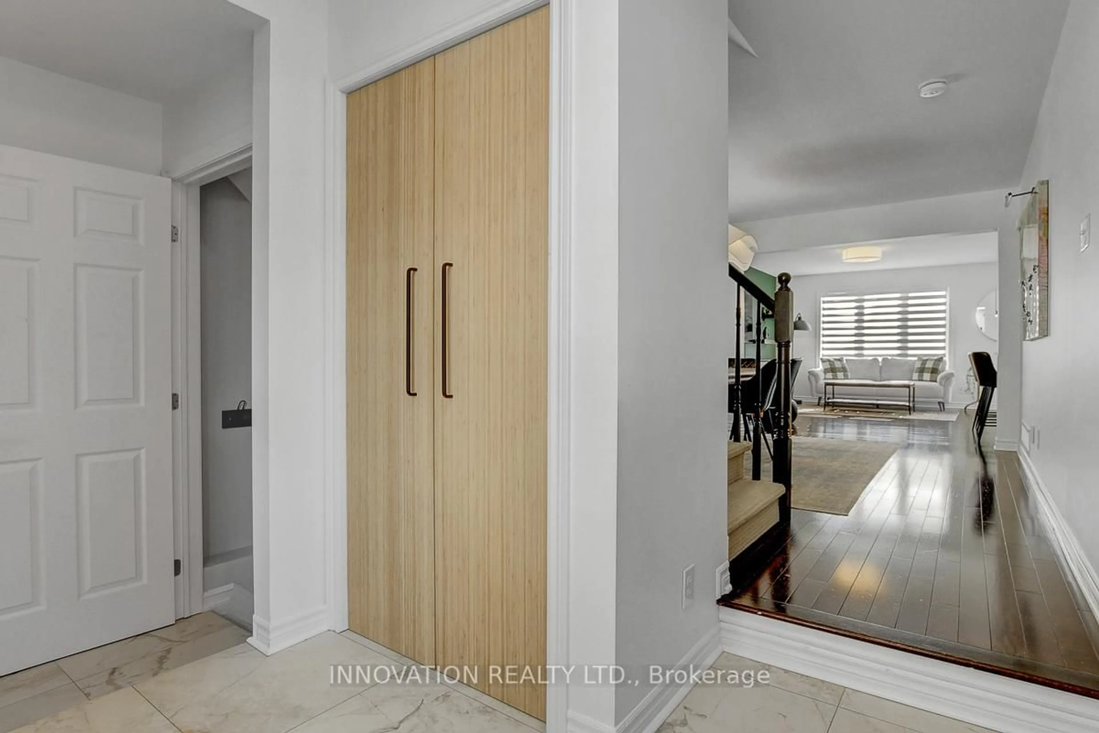 Indoor entryway for 154 Harmattan Ave, Ottawa Ontario K2S 0G3