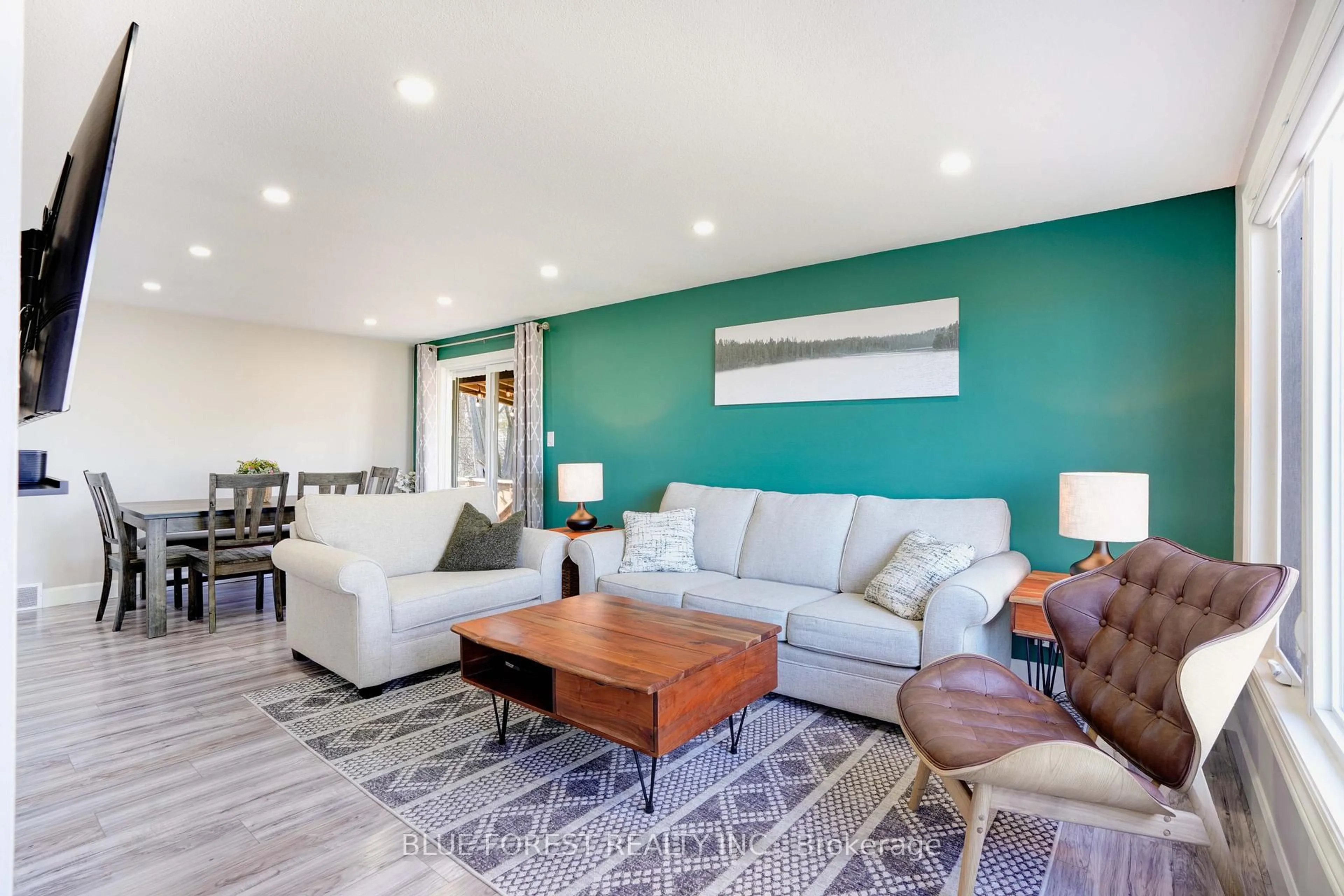 Living room with furniture, unknown for 25 HOLIDAY Ave, London South Ontario N6E 1M9