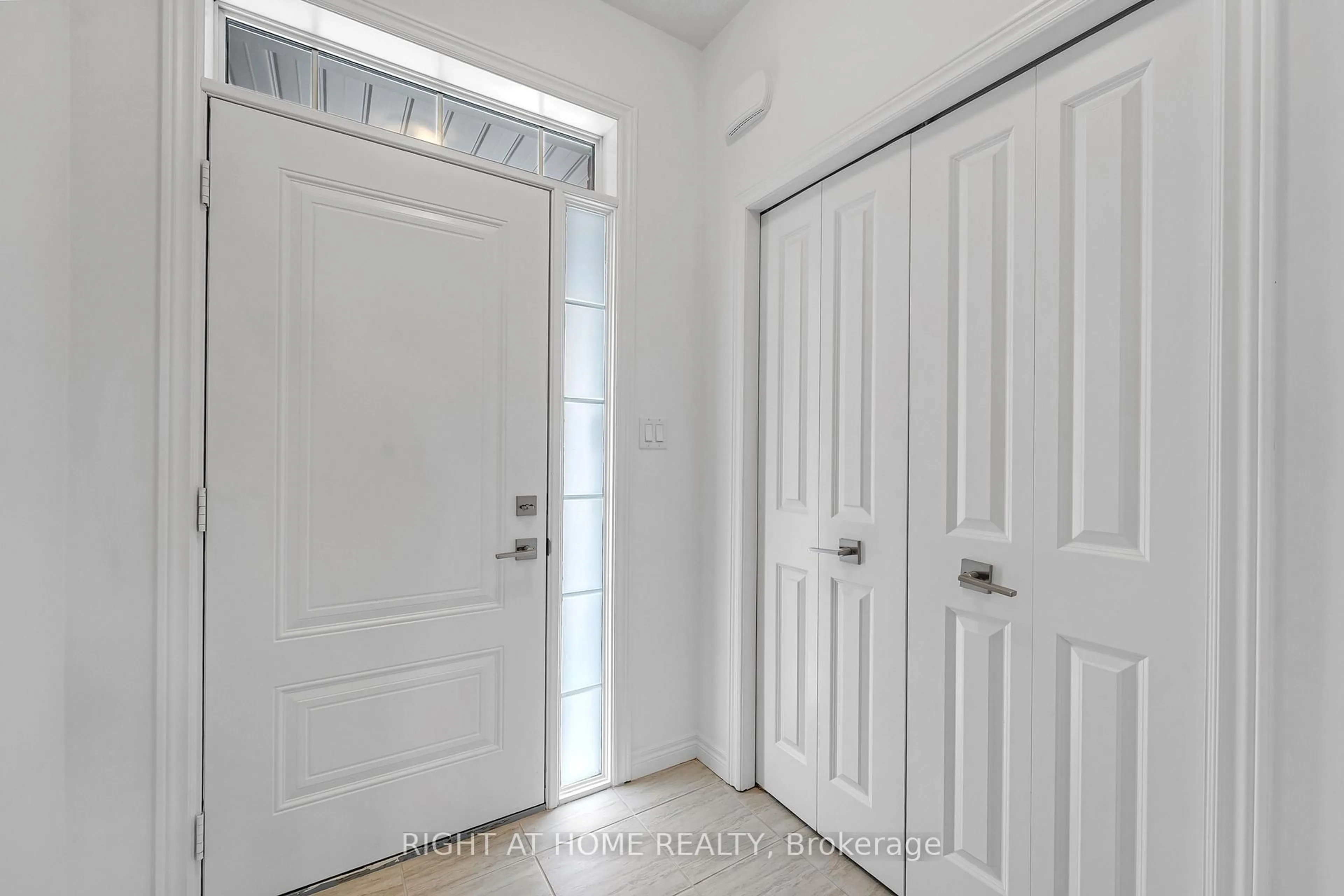Indoor entryway for 269 Watson Pkwy #12, Guelph Ontario N1E 0R3