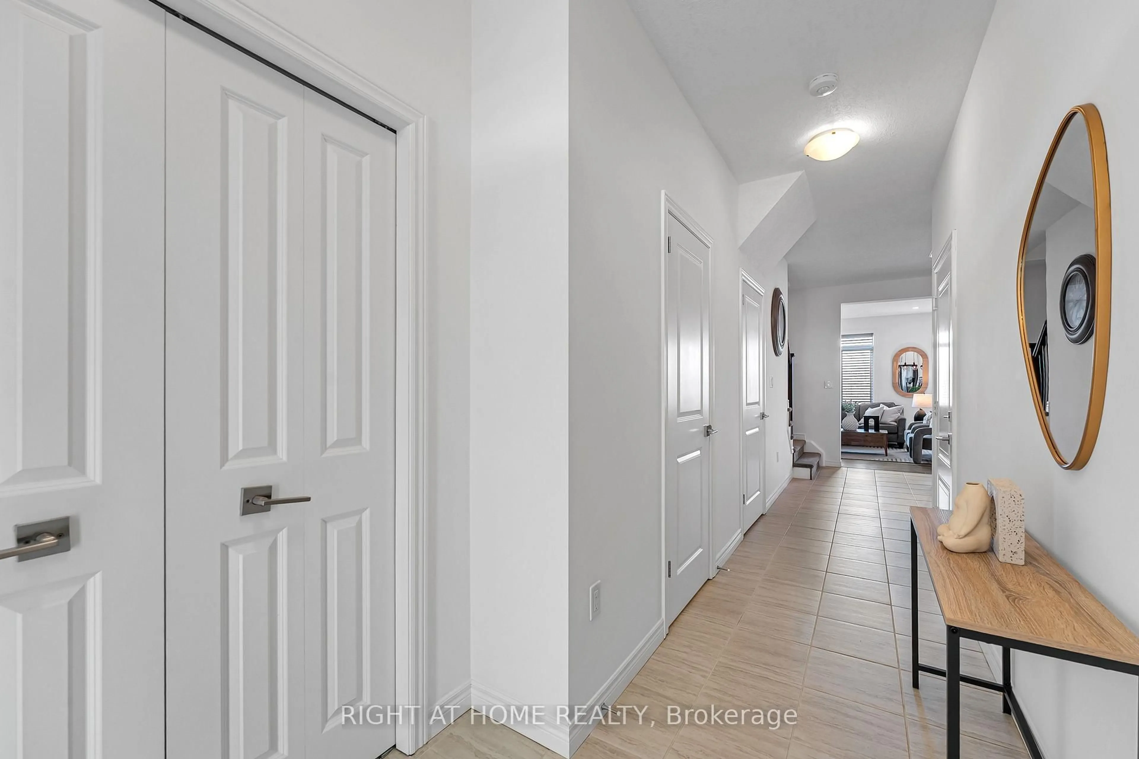 Indoor entryway for 269 Watson Pkwy #12, Guelph Ontario N1E 0R3