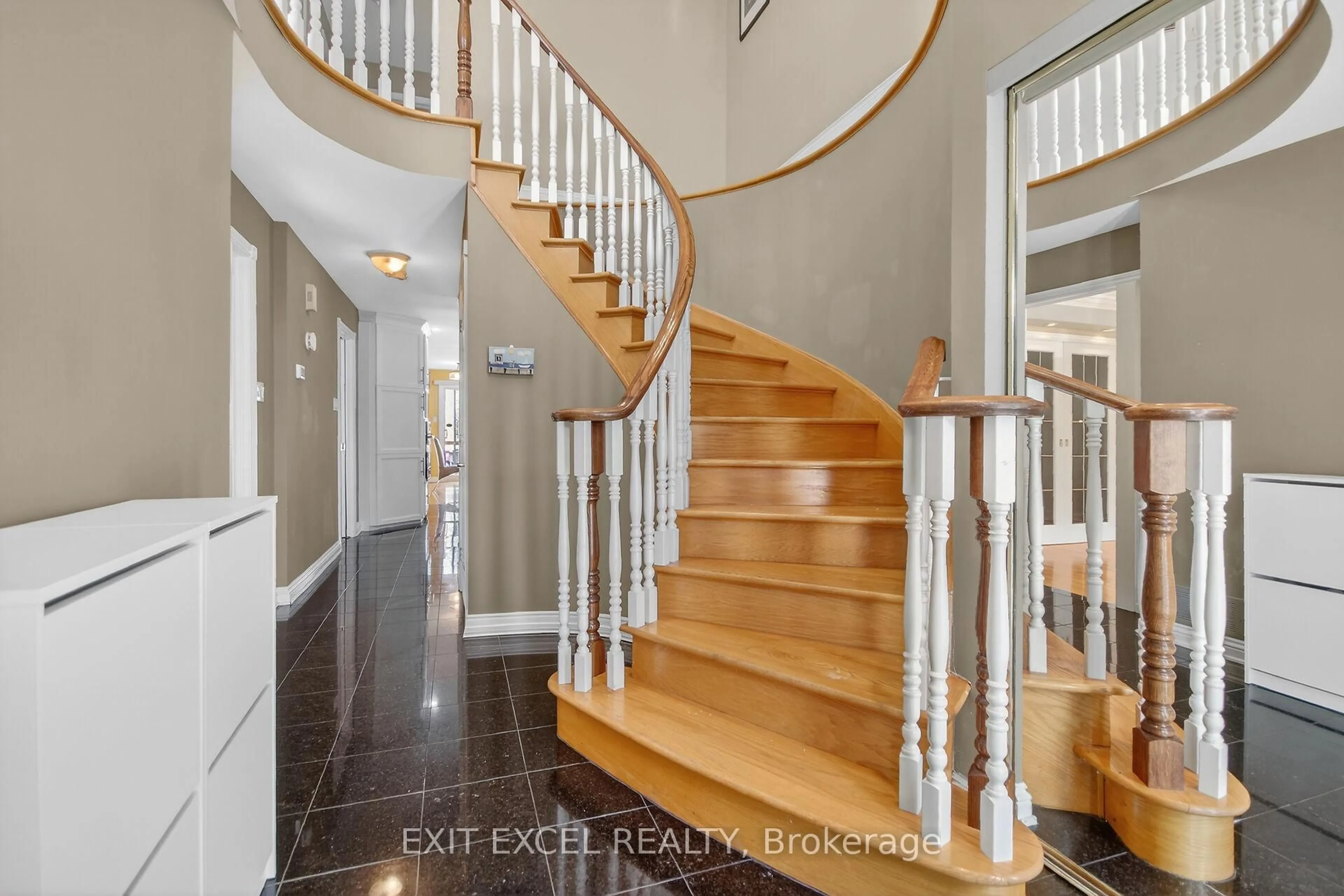 Unknown for 1093-B Normandy Normandy Cres, Ottawa Ontario K2C 0L9