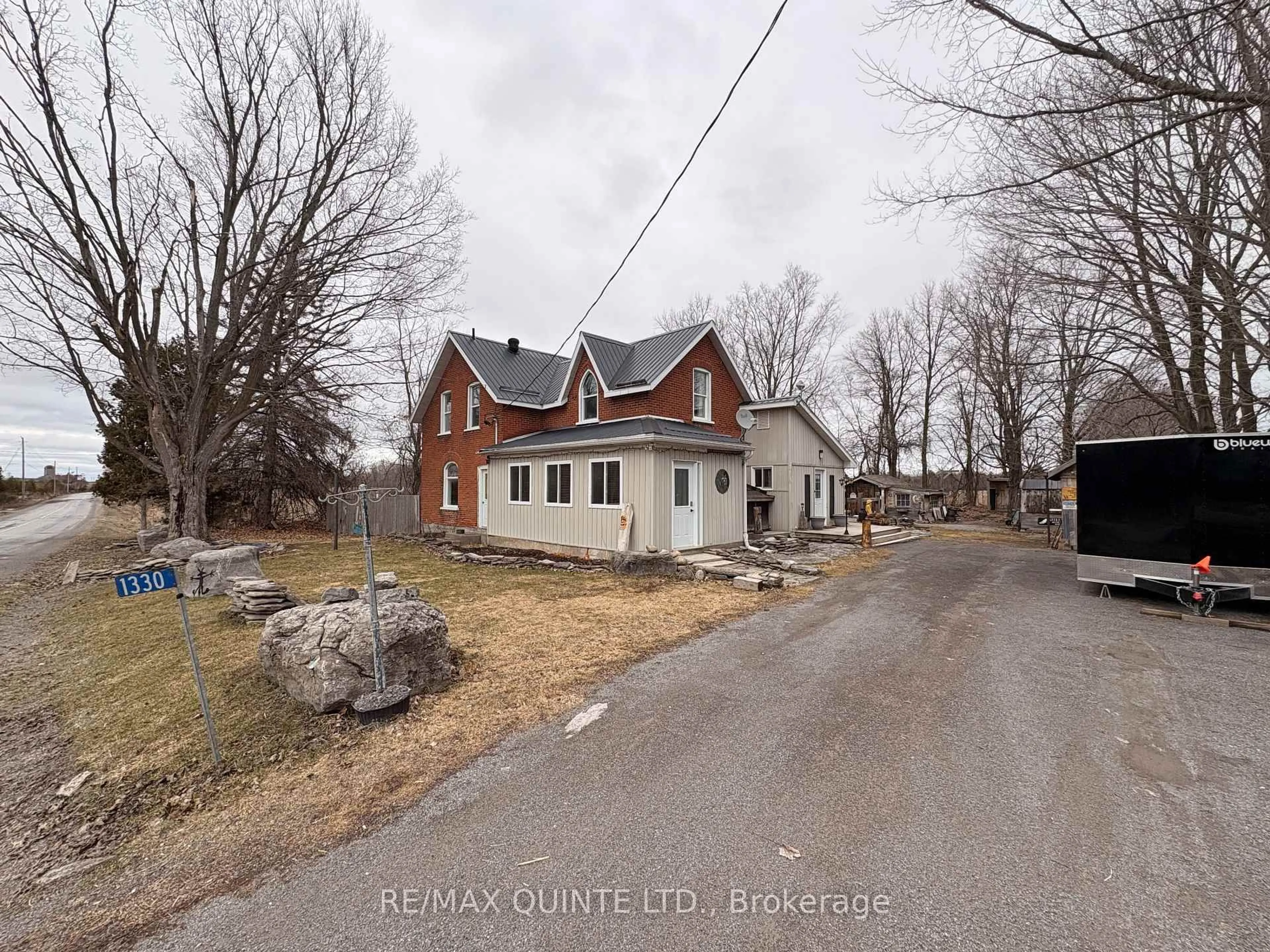 A pic from outside/outdoor area/front of a property/back of a property/a pic from drone, street for 1330 Rapids Rd, Tweed Ontario K0K 3J0
