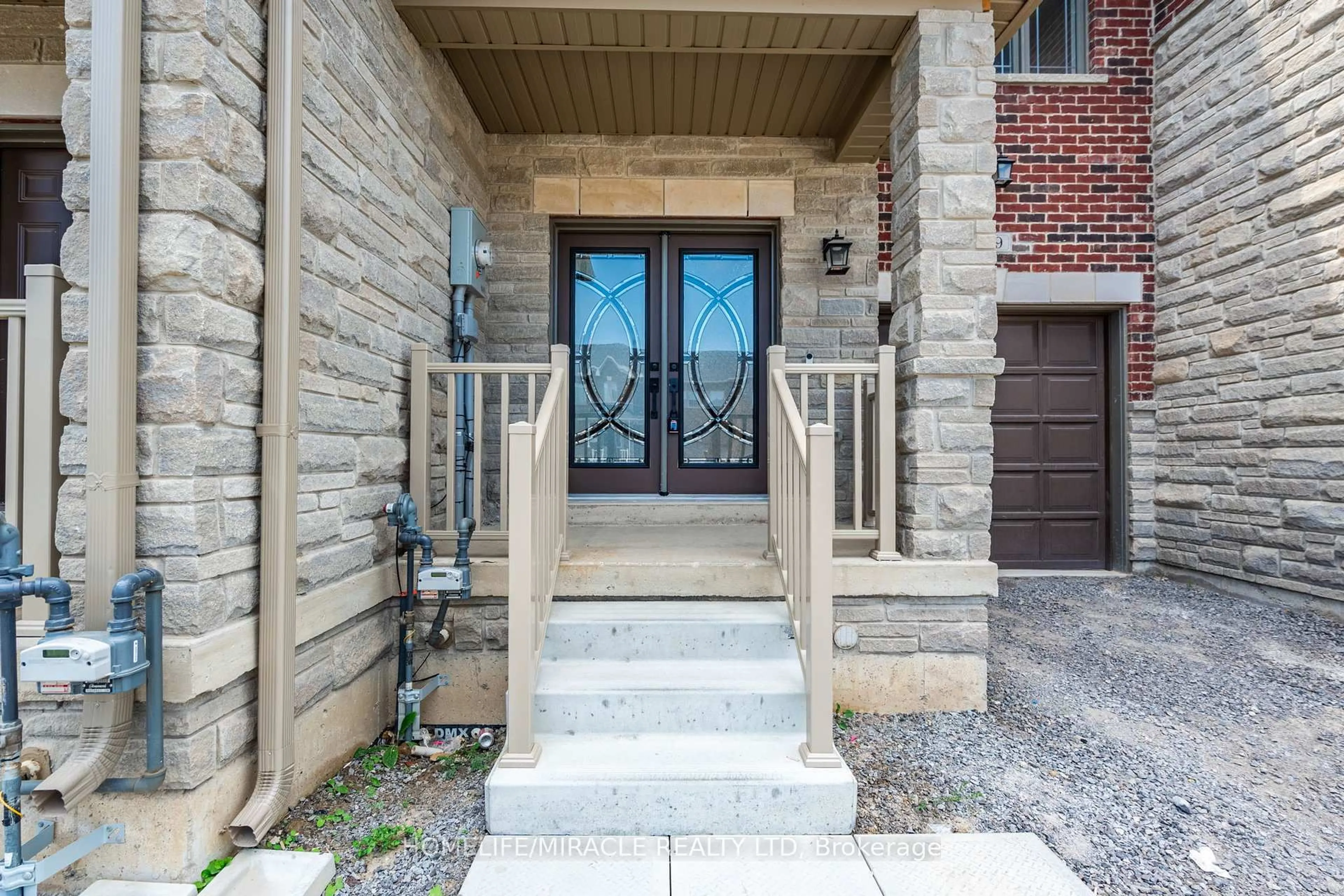 Indoor entryway for 99 Baker St, Thorold Ontario L2V 3P4