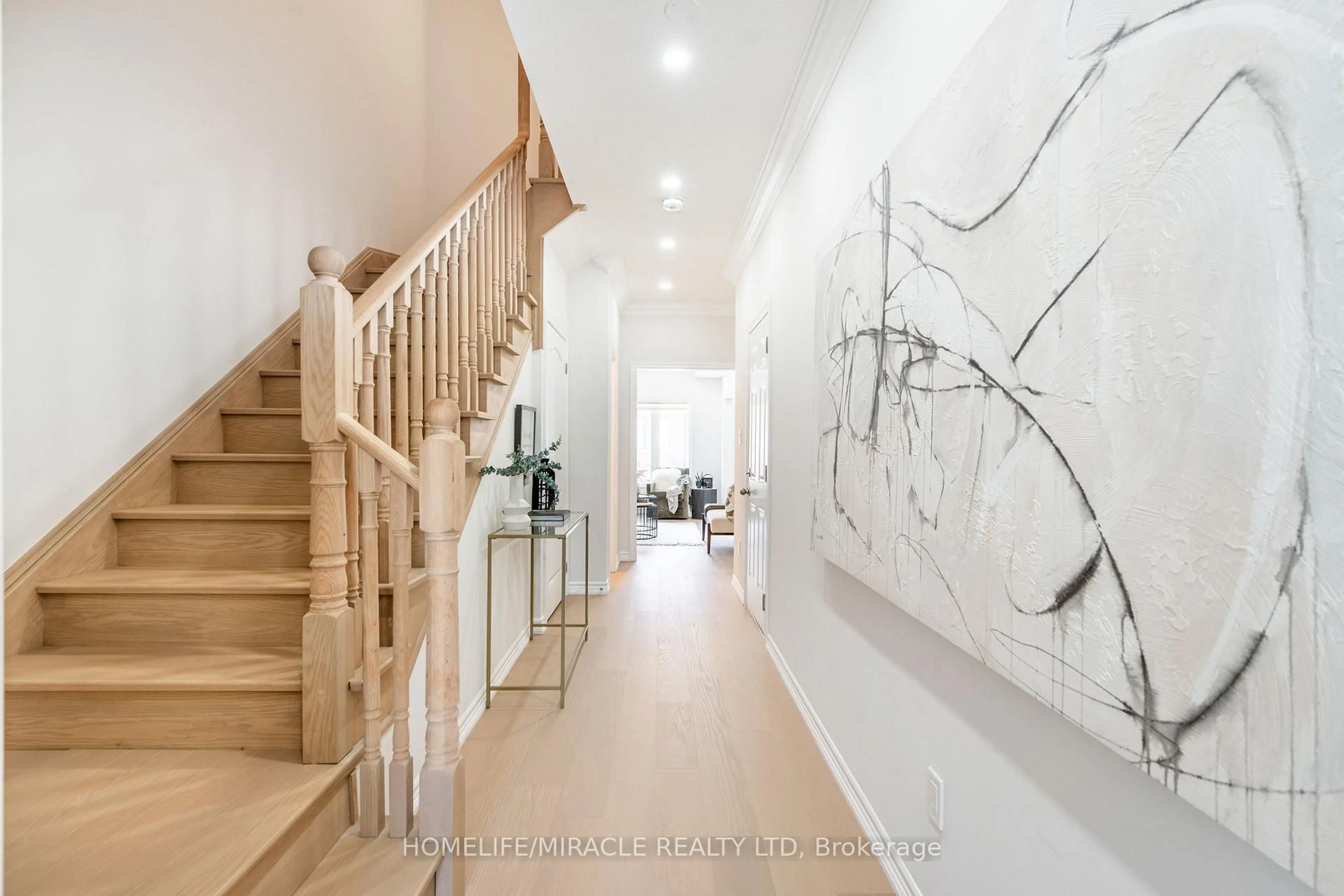 Indoor entryway for 99 Baker St, Thorold Ontario L2V 3P4