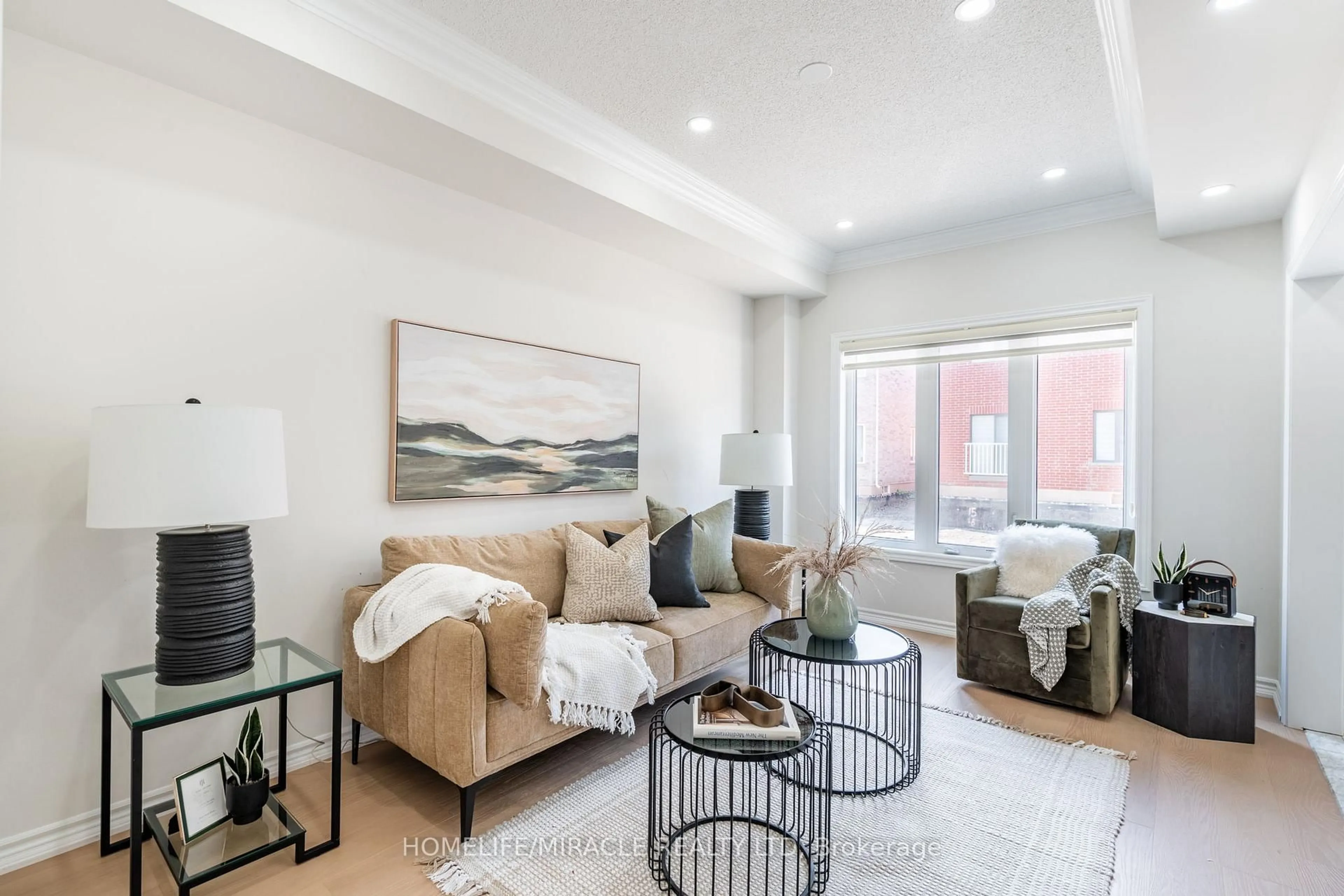 Living room with furniture, unknown for 99 Baker St, Thorold Ontario L2V 3P4