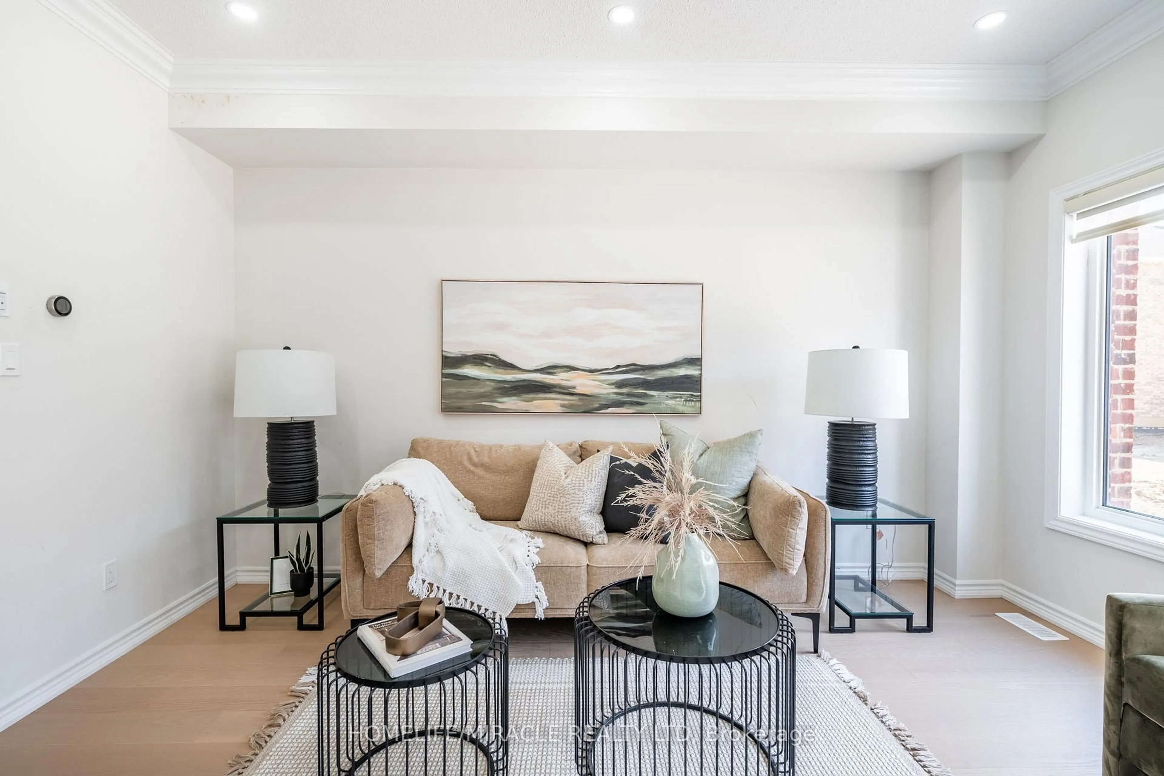 Living room with furniture, unknown for 99 Baker St, Thorold Ontario L2V 3P4