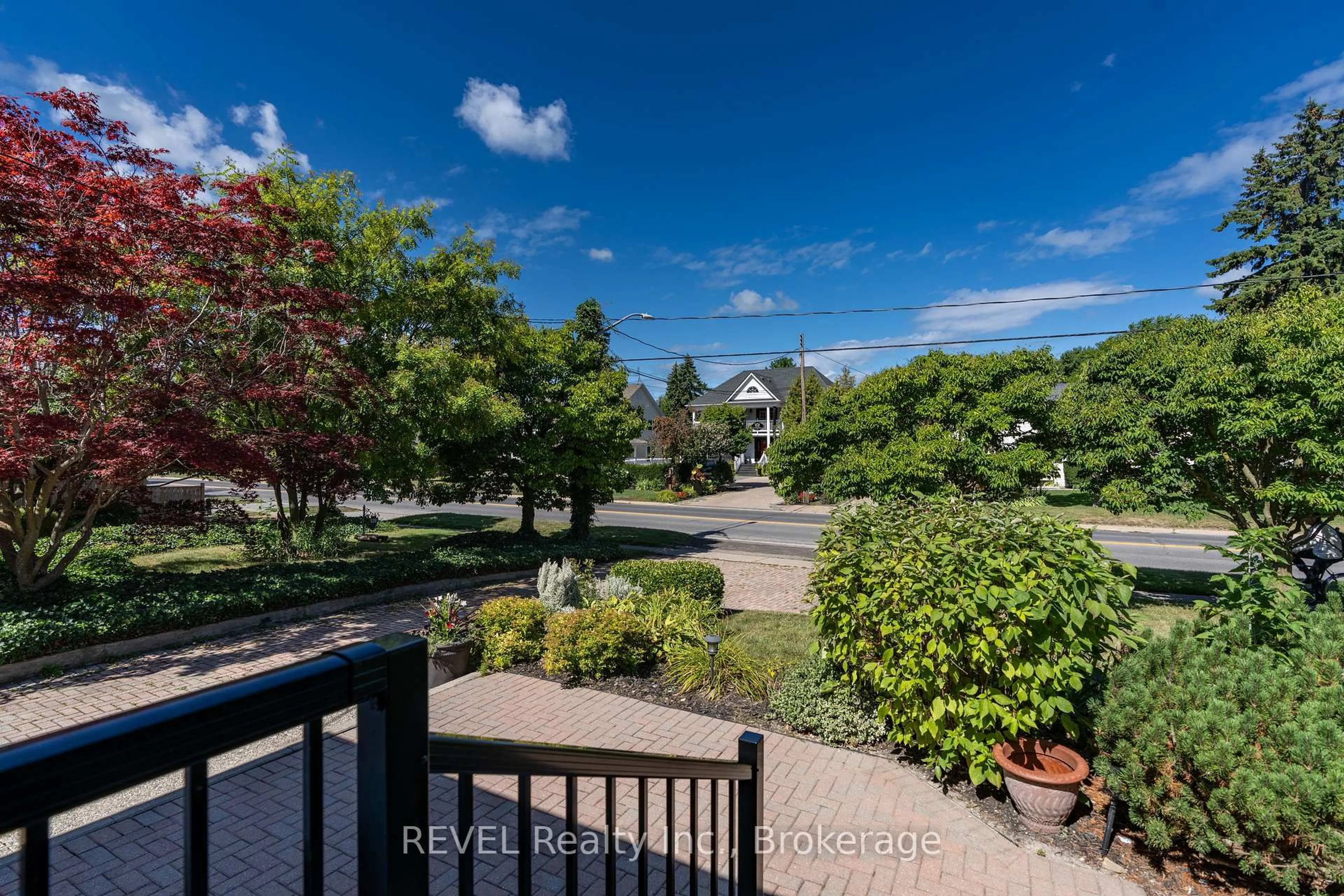 A pic from outside/outdoor area/front of a property/back of a property/a pic from drone, water/lake/river/ocean view for 522 Mississagua Rd, Niagara-on-the-Lake Ontario L0S 1J0