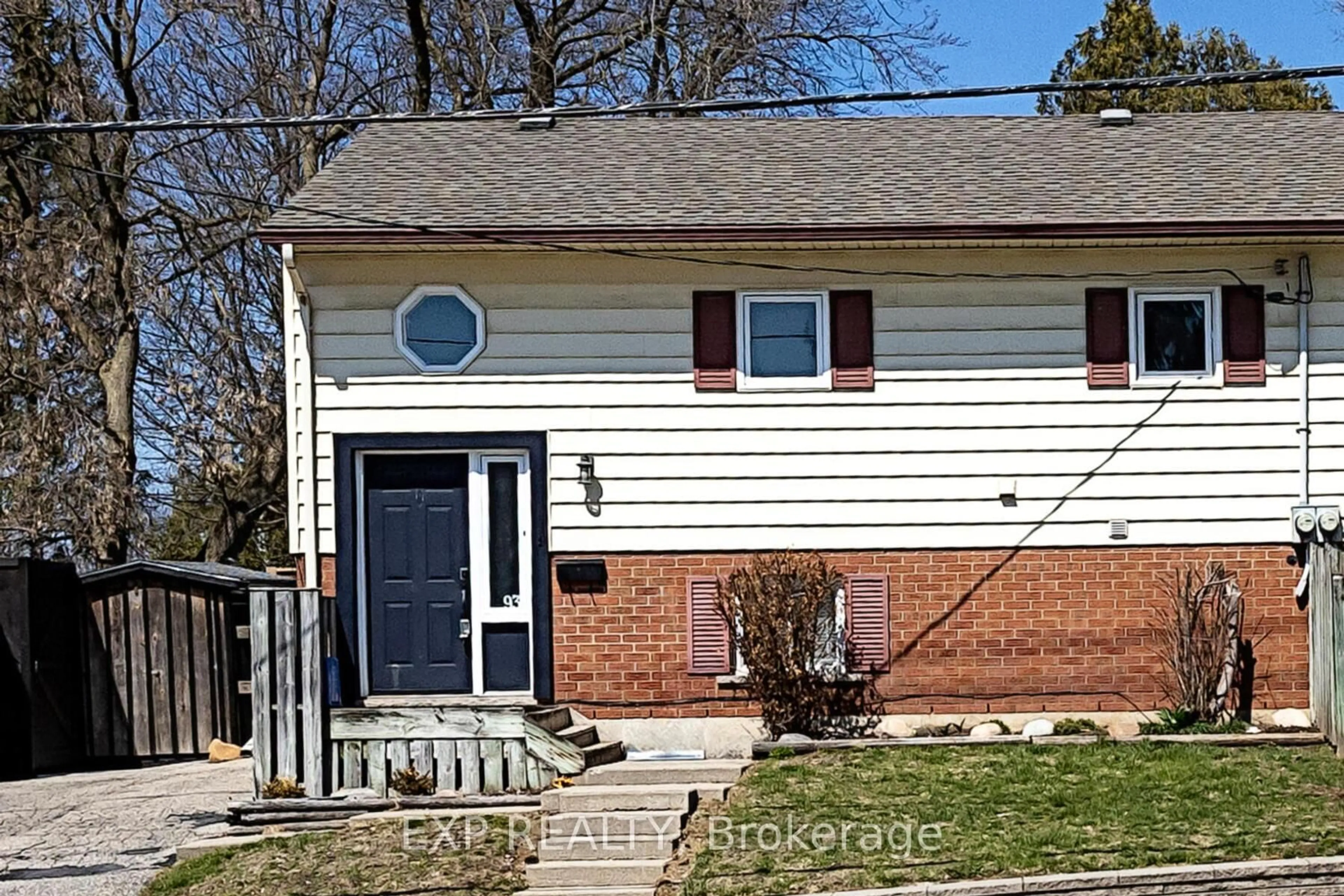 Home with vinyl exterior material, street for 93 King St, Ingersoll Ontario N5C 1G6