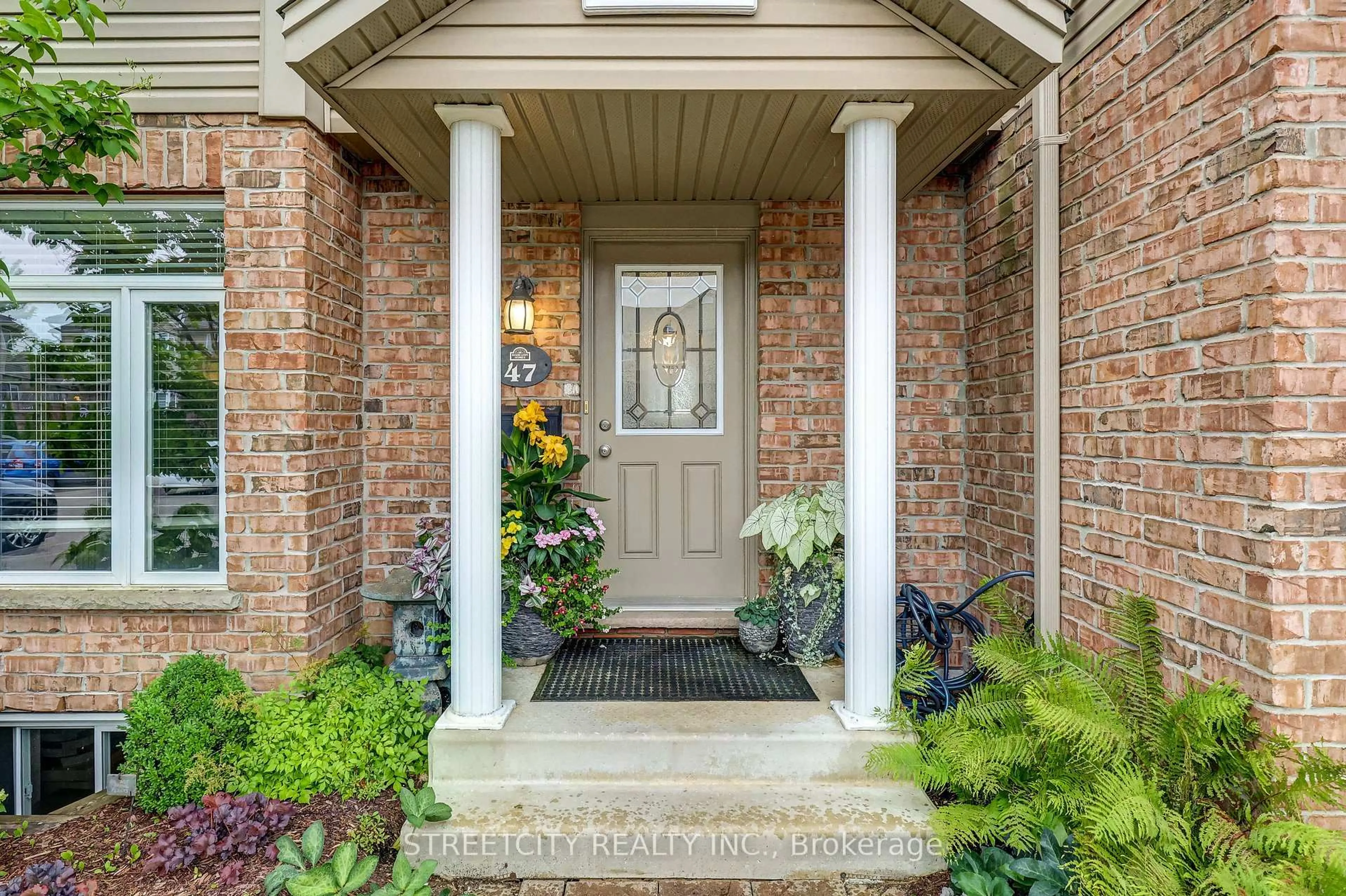 Indoor entryway for 1320 Savannah Dr #47, London North Ontario N5X 0B7