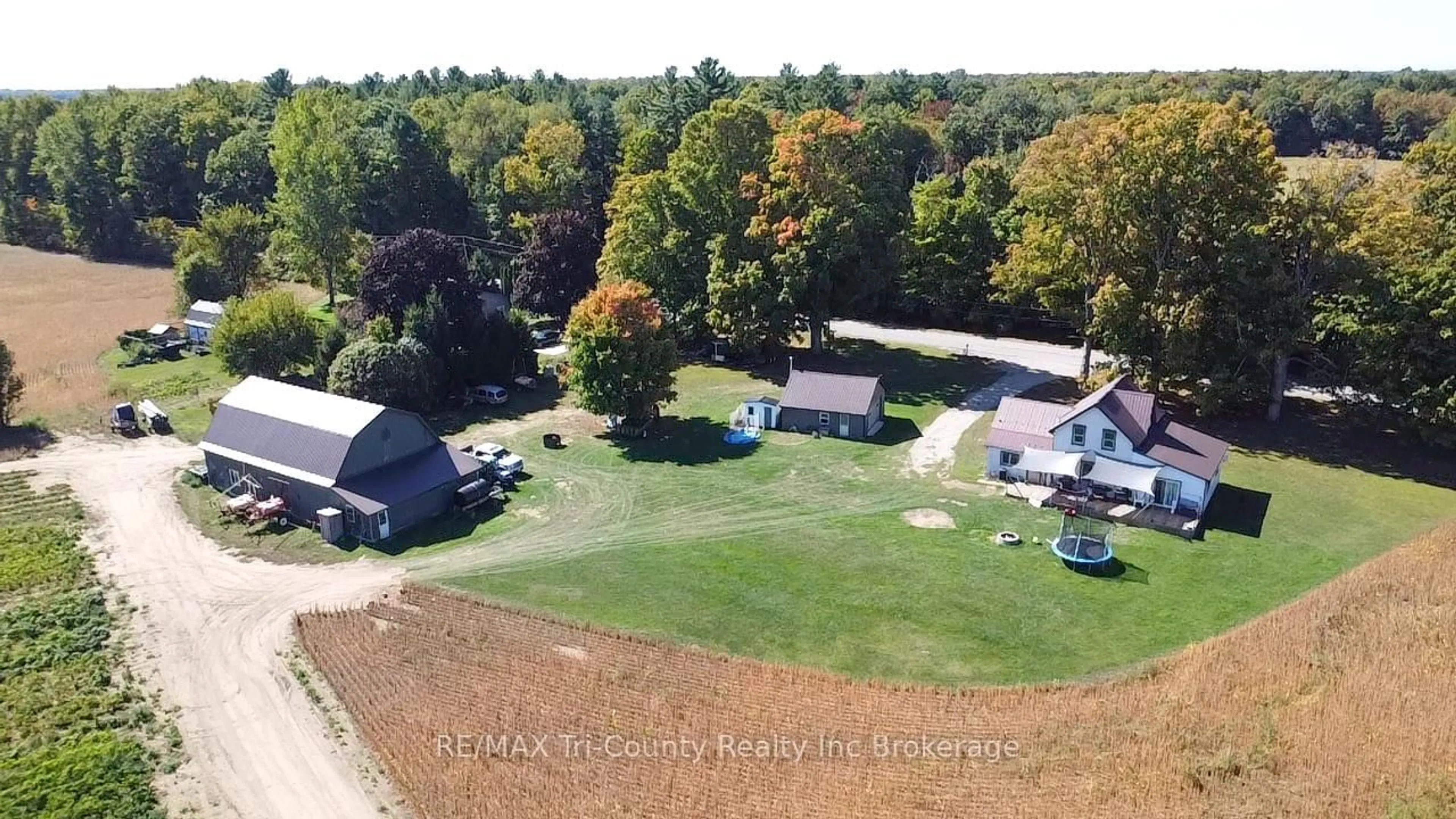 A pic from outside/outdoor area/front of a property/back of a property/a pic from drone, unknown for 1225 1st Concession ENR Rd, Norfolk Ontario N0E 1G0