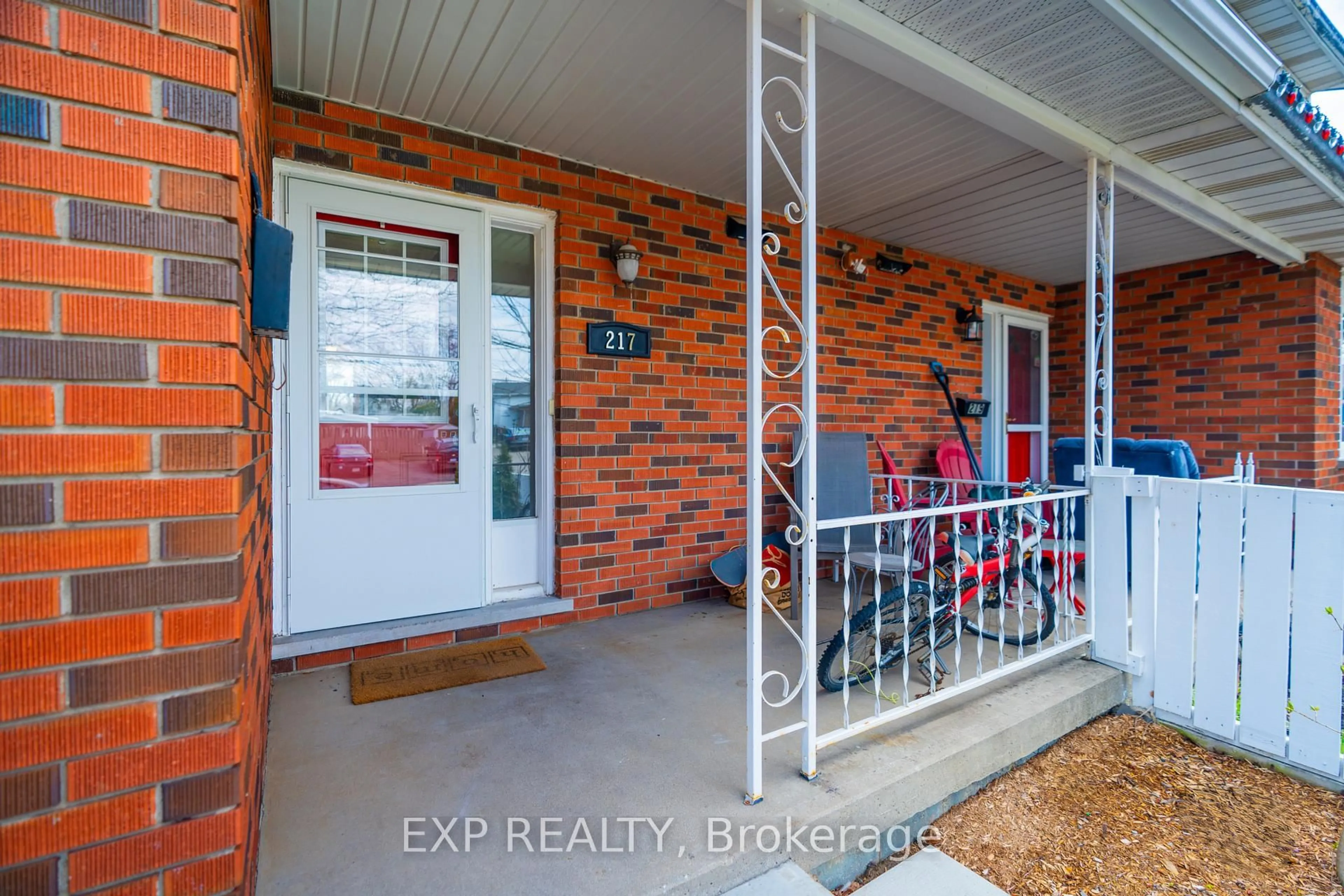 Indoor entryway for 217 St Andrews Dr, Hamilton Ontario L8K 5K2