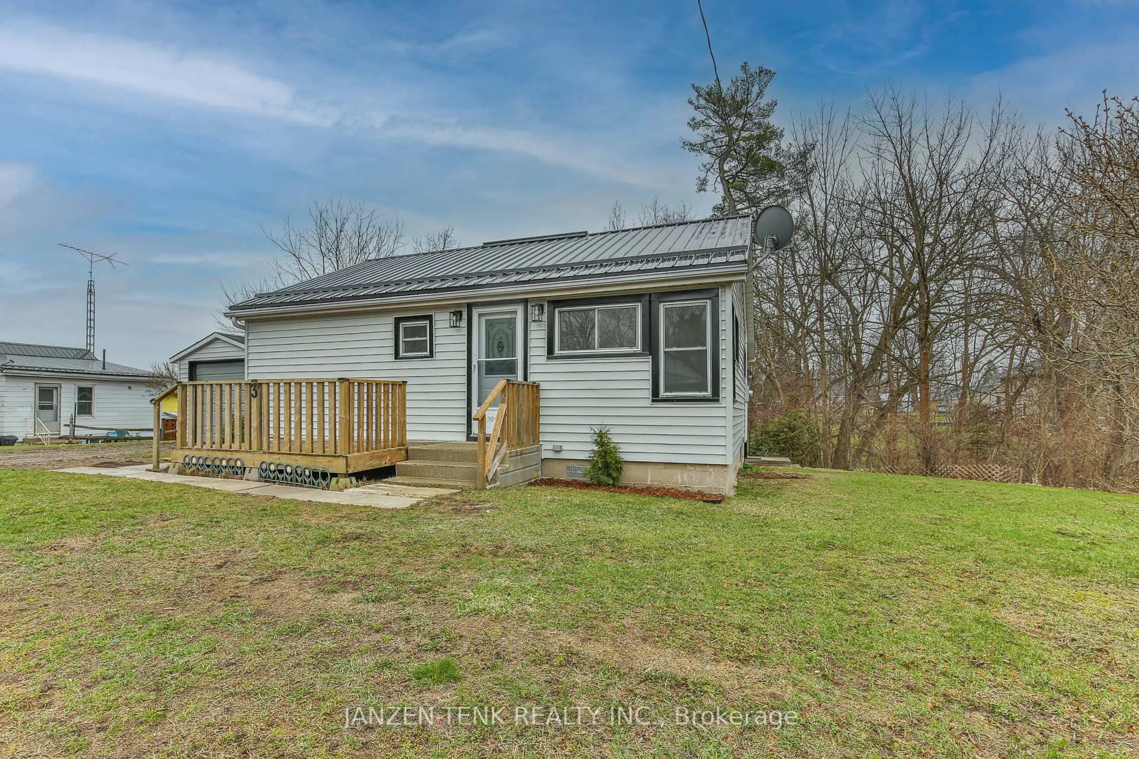 A pic from outside/outdoor area/front of a property/back of a property/a pic from drone, unknown for 3 Holtby St, Norfolk Ontario N0E 1X0