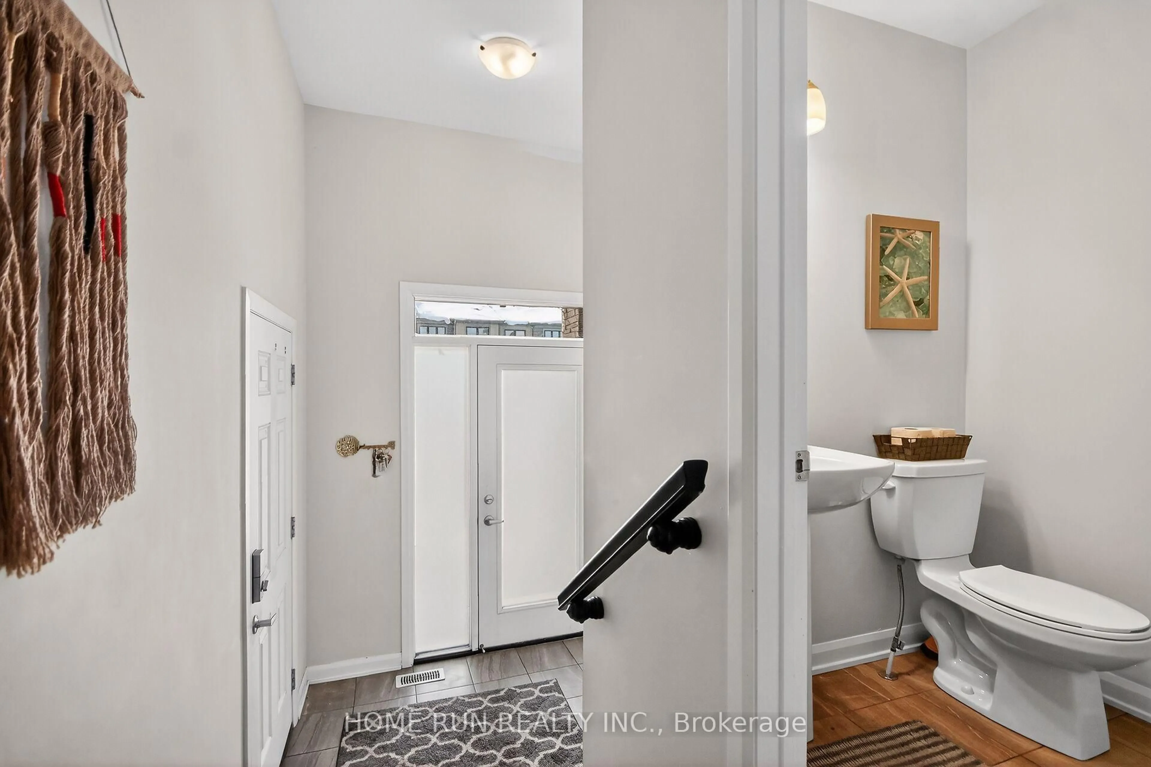 Indoor entryway for 733 Cashmere Terr, Ottawa Ontario K2J 6Z6