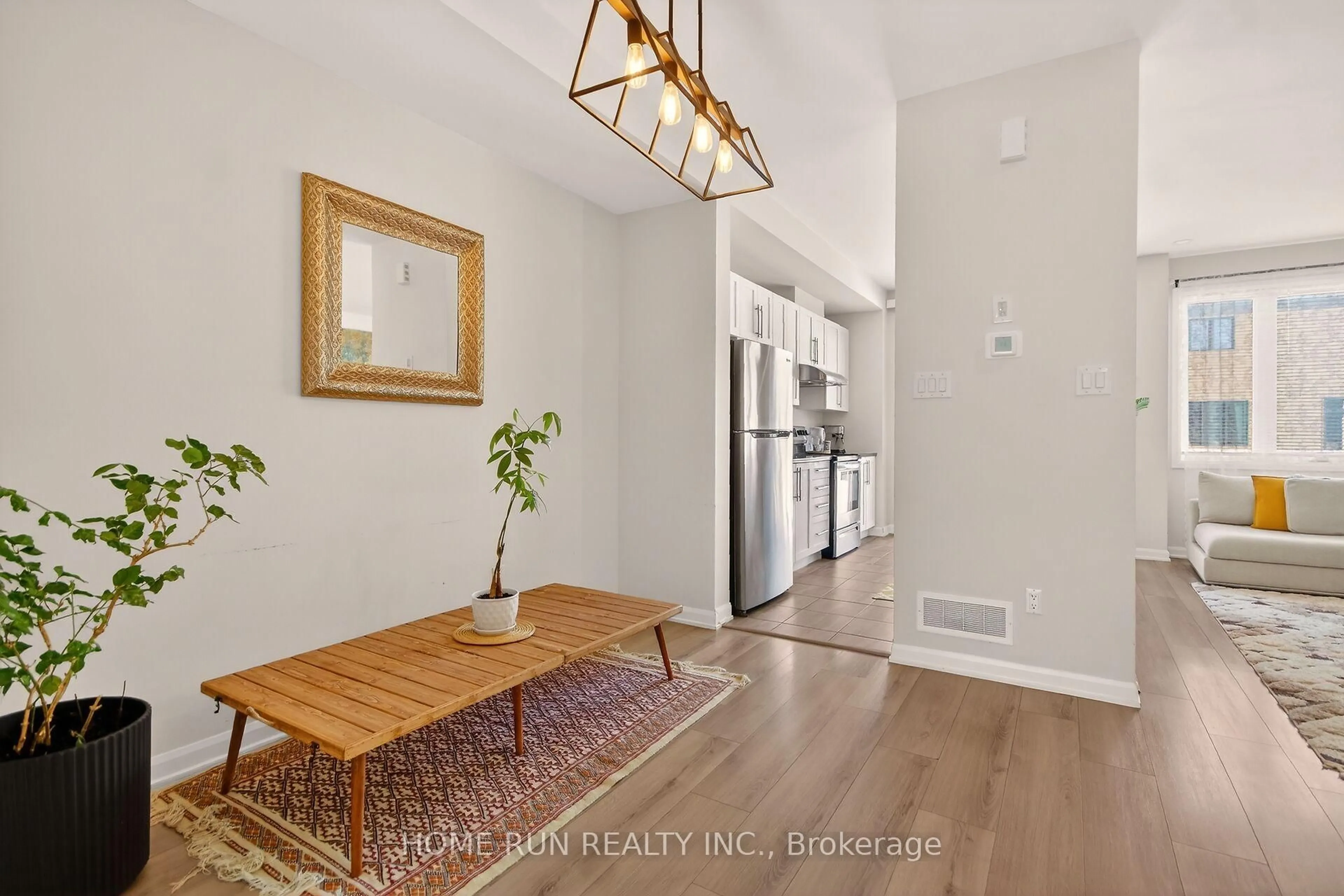 Indoor entryway for 733 Cashmere Terr, Ottawa Ontario K2J 6Z6