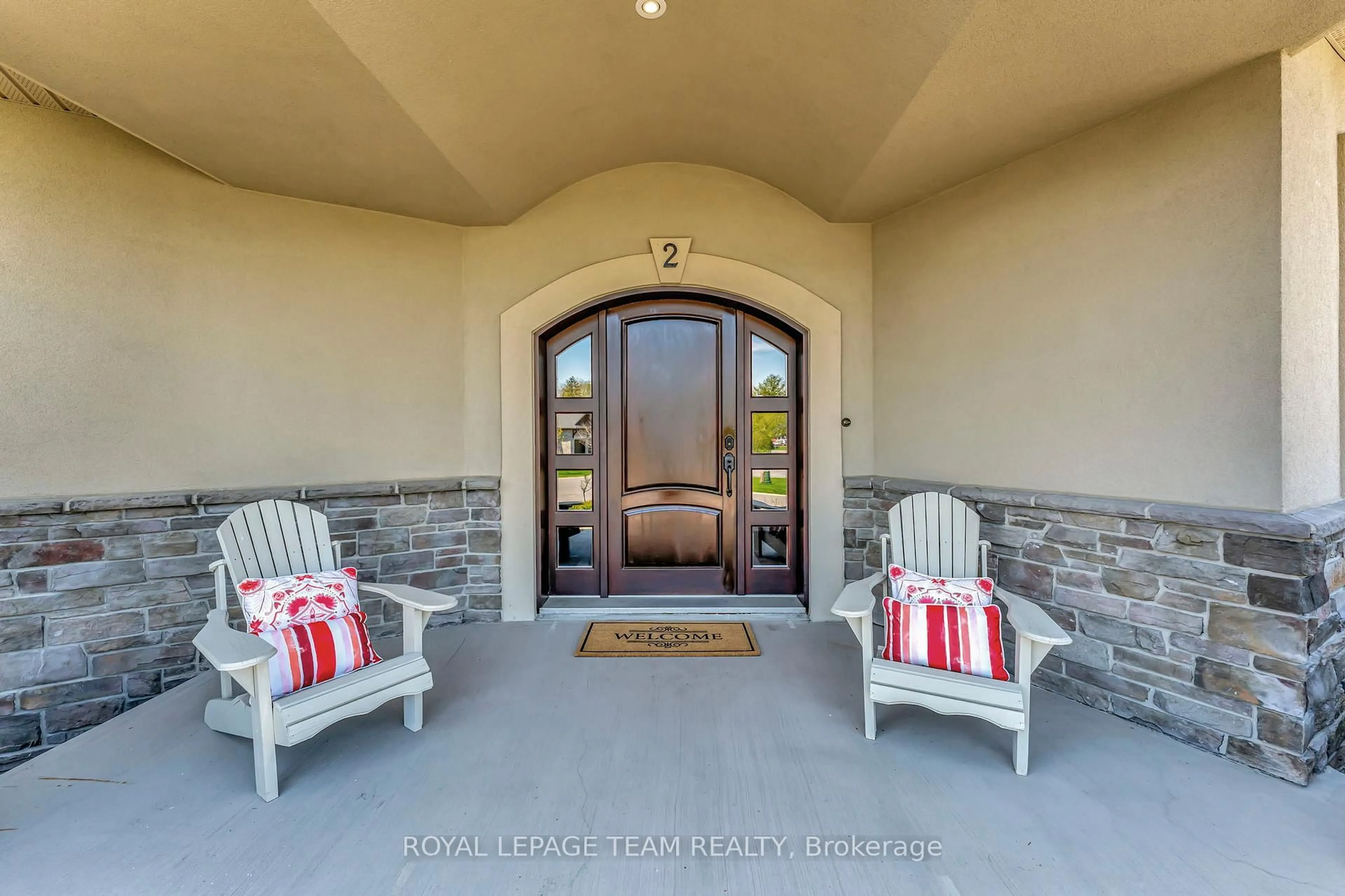 Indoor entryway for 2 Beechgrove Gdns, Ottawa Ontario K2S 1R1