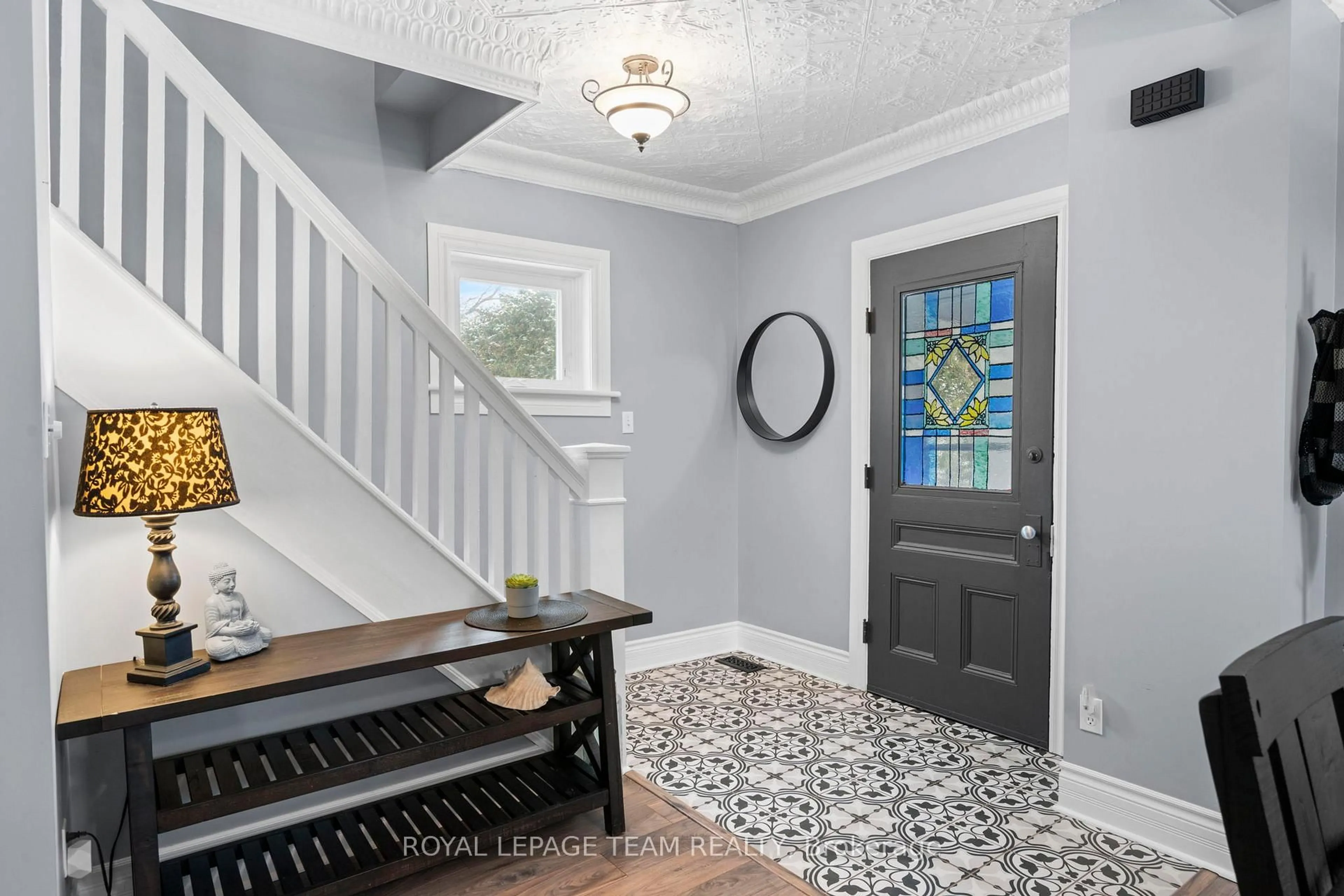 Indoor entryway for 5529 Lion St, Osgoode Ontario K0A 2W0
