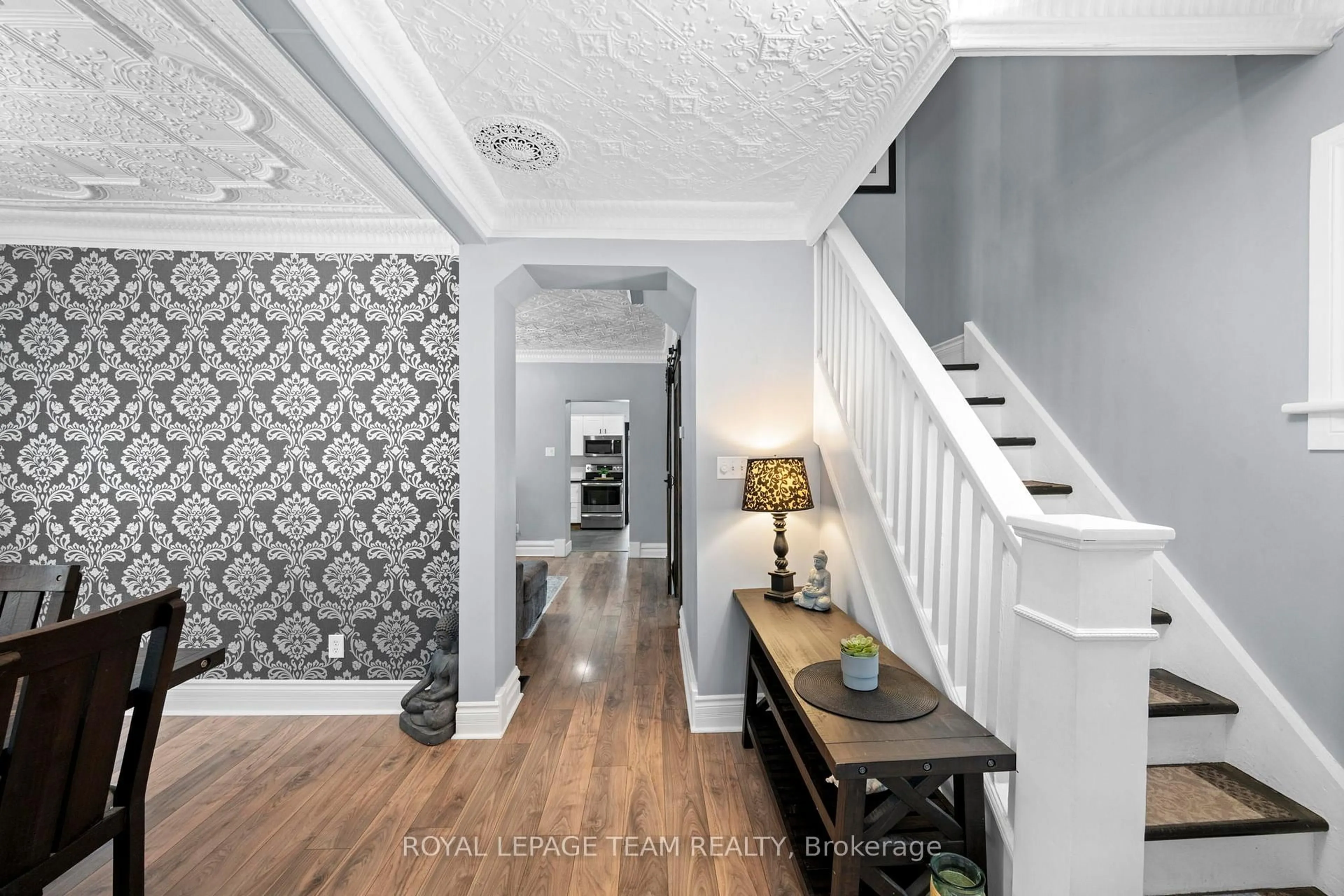 Indoor entryway for 5529 Lion St, Osgoode Ontario K0A 2W0