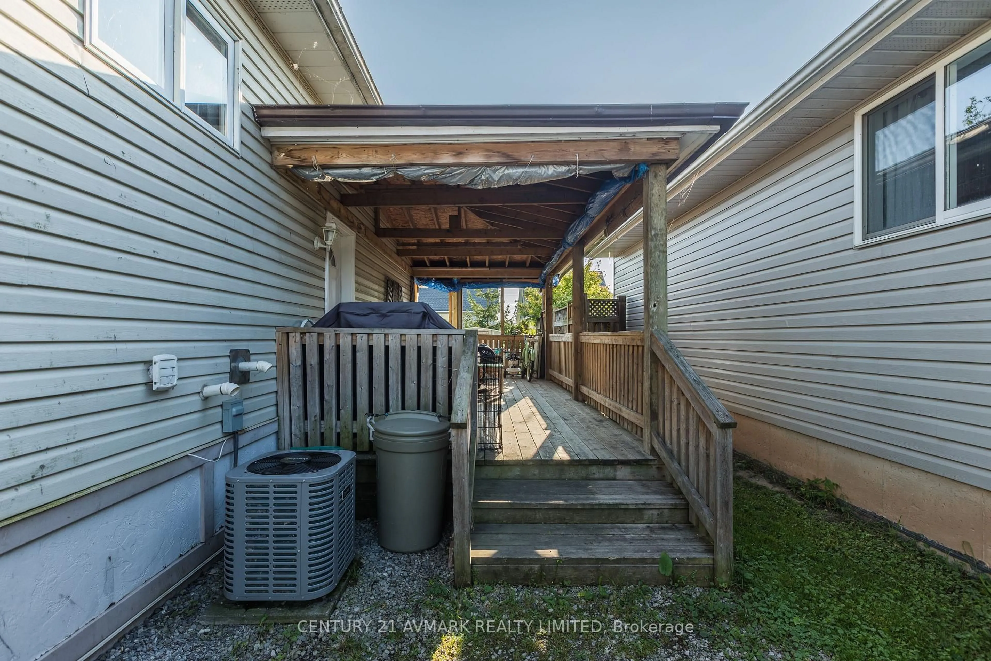 Patio, street for 29 Lillian St, Fort Erie Ontario L2A 5M1