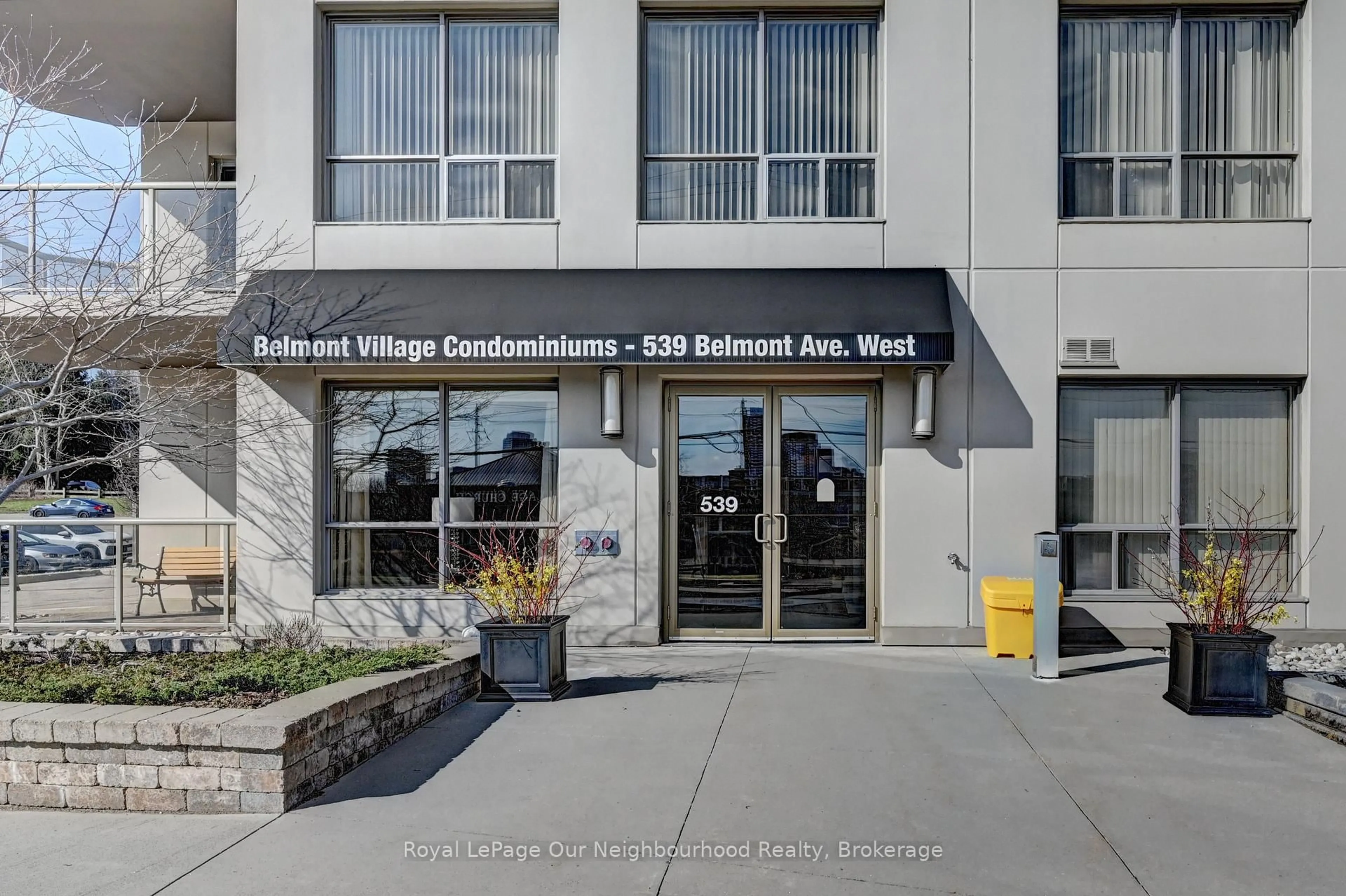 Indoor foyer for 539 Belmont Ave #1104, Kitchener Ontario N2M 0A2