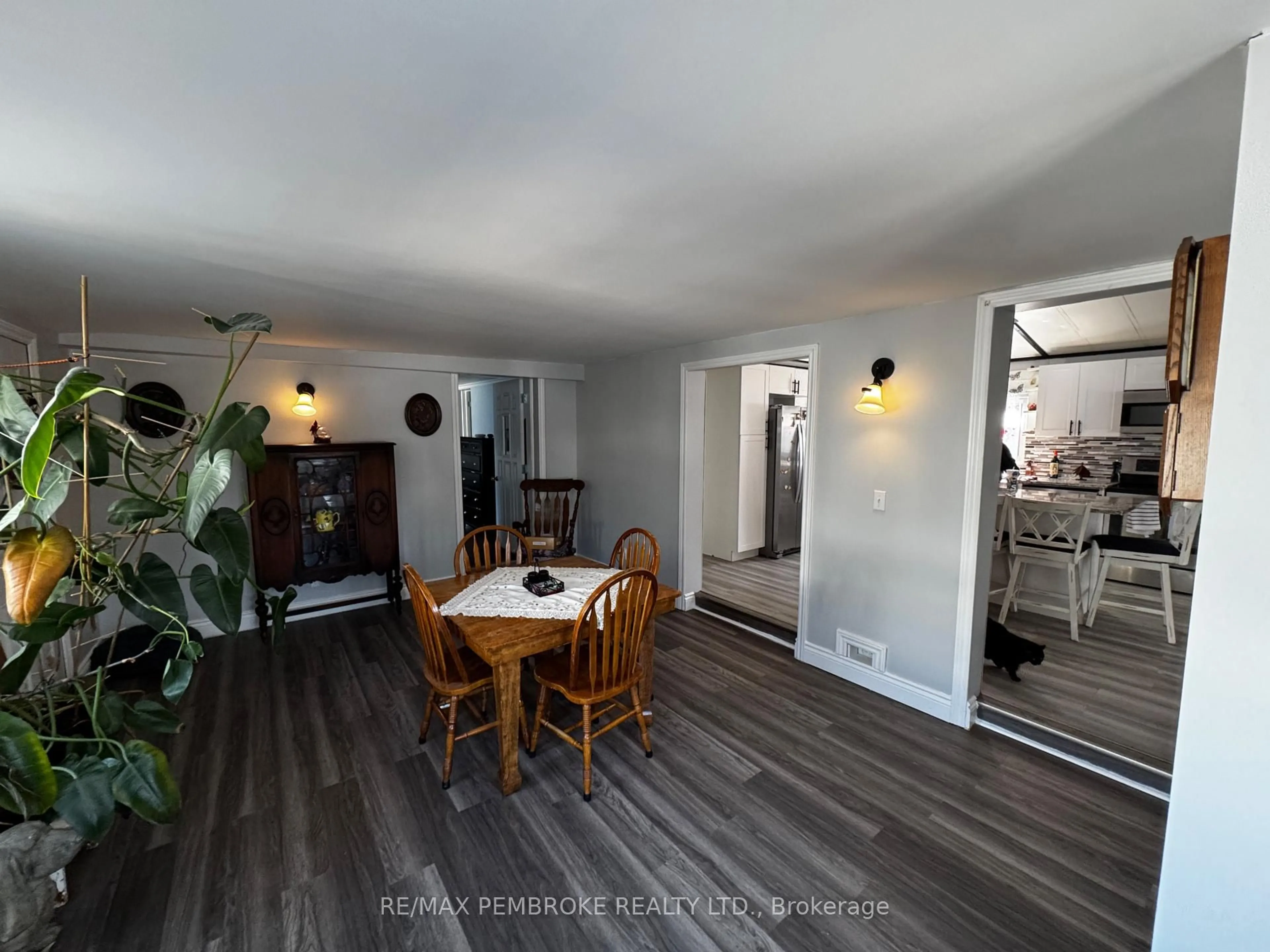 A pic of a room for 105 Pinehurst Estates, Petawawa Ontario K8H 2H2