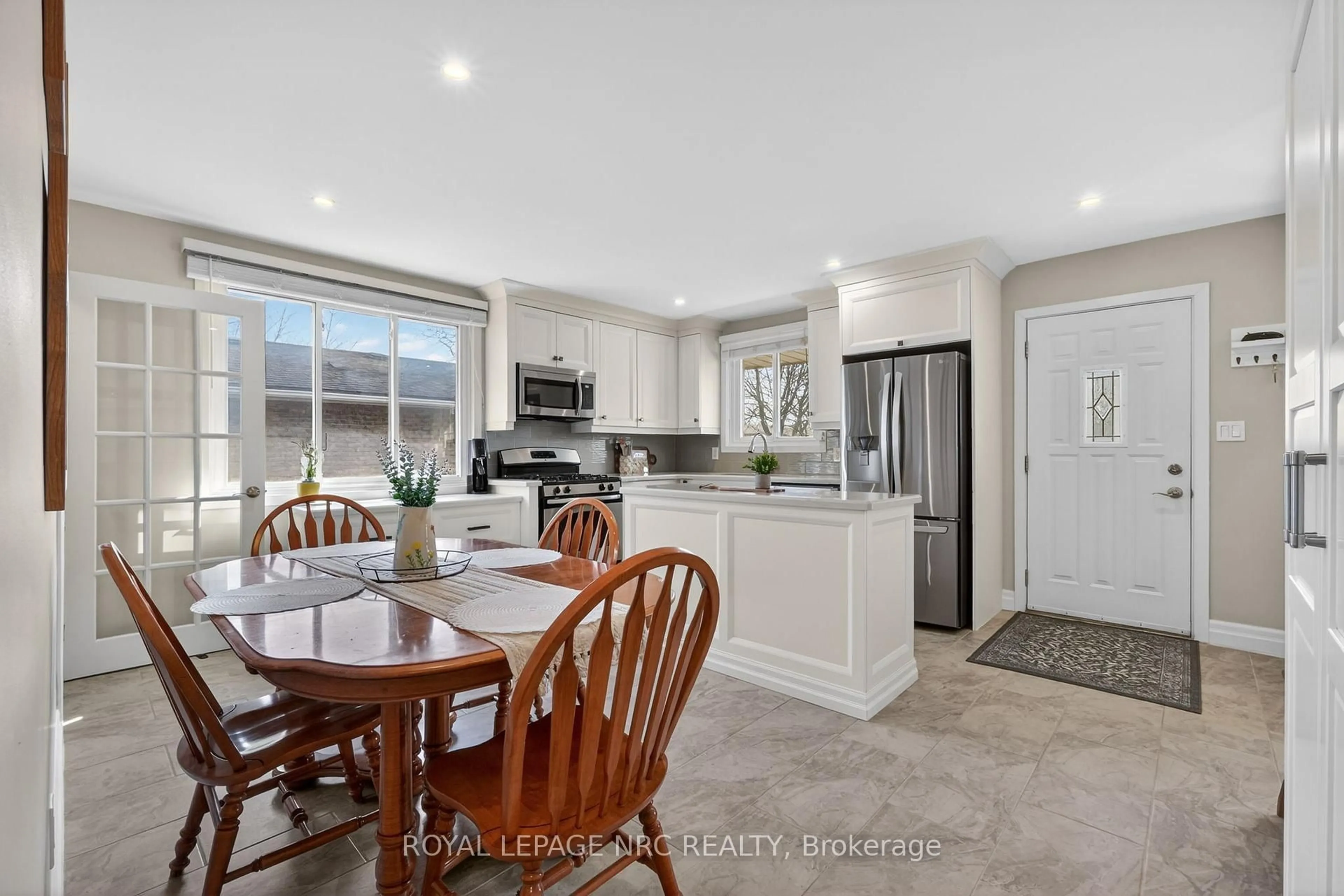 Open concept kitchen, ceramic/tile floor for 110 Sherman Dr, St. Catharines Ontario L2N 2L8