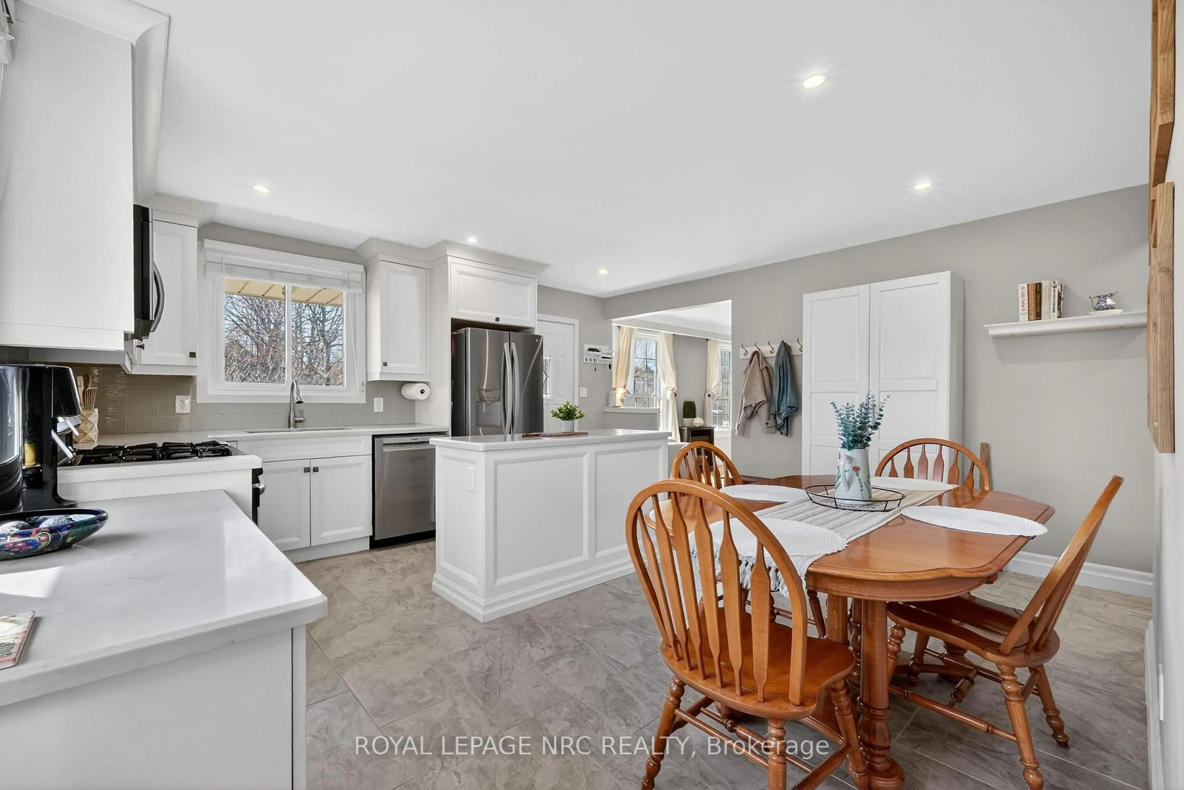 Open concept kitchen, ceramic/tile floor for 110 Sherman Dr, St. Catharines Ontario L2N 2L8