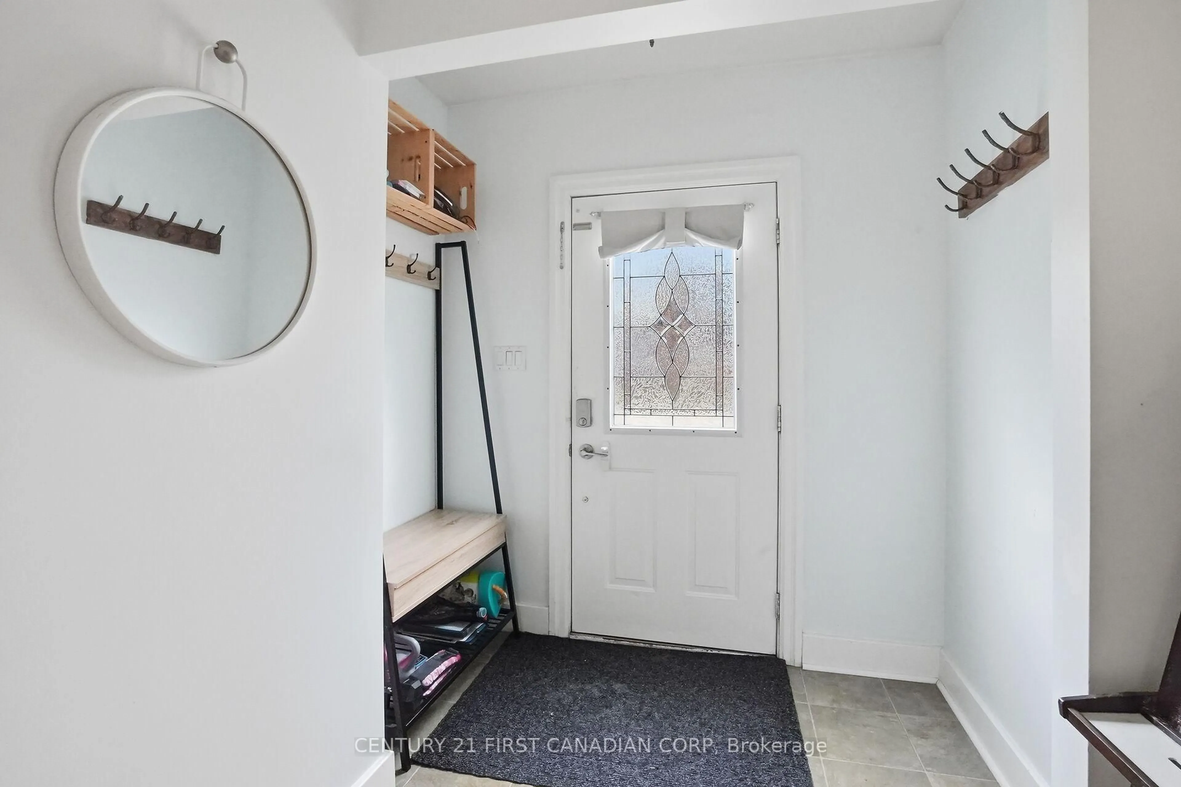 Indoor entryway for 76 High St, London South Ontario N6C 4J9