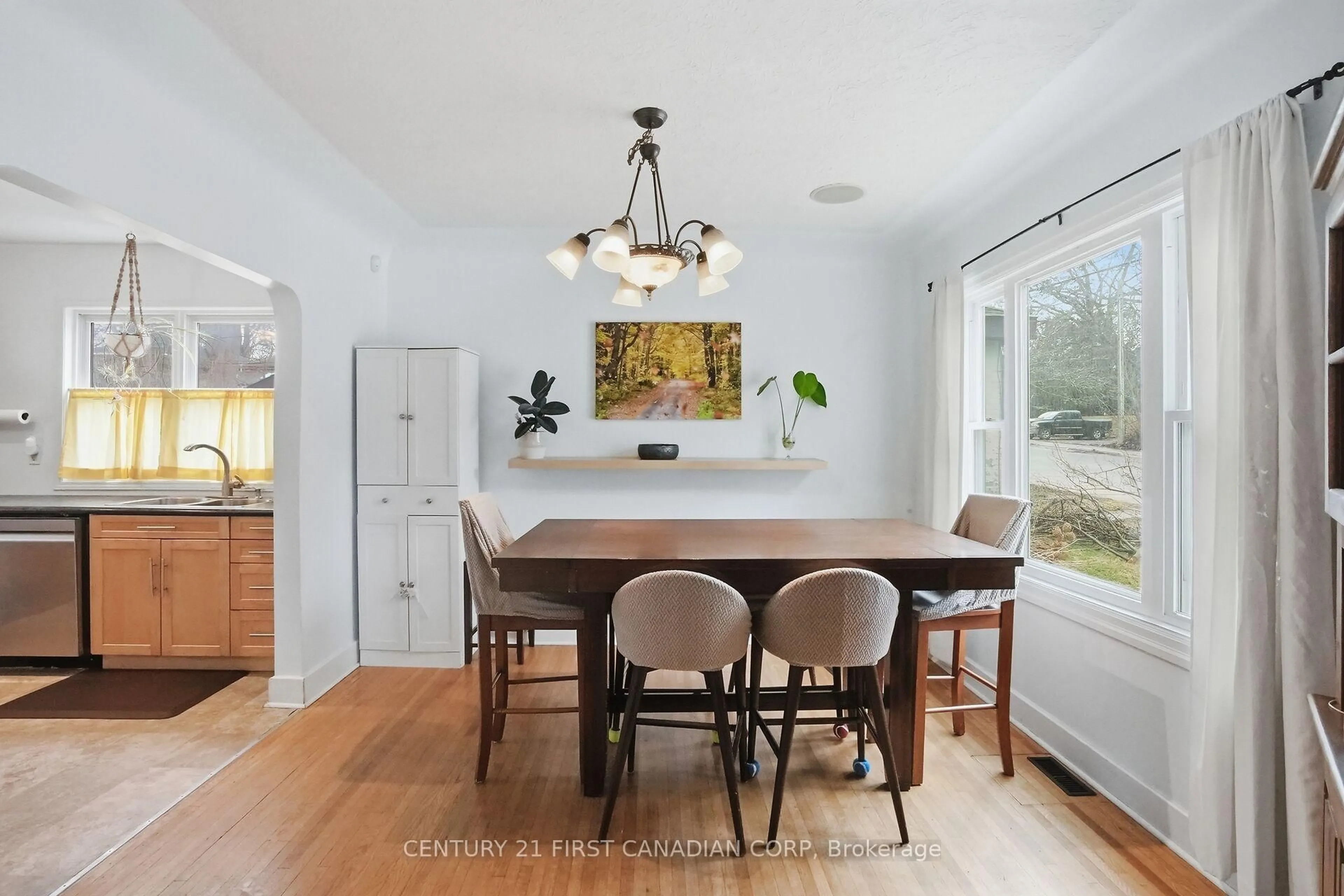 Dining room, unknown for 76 High St, London South Ontario N6C 4J9