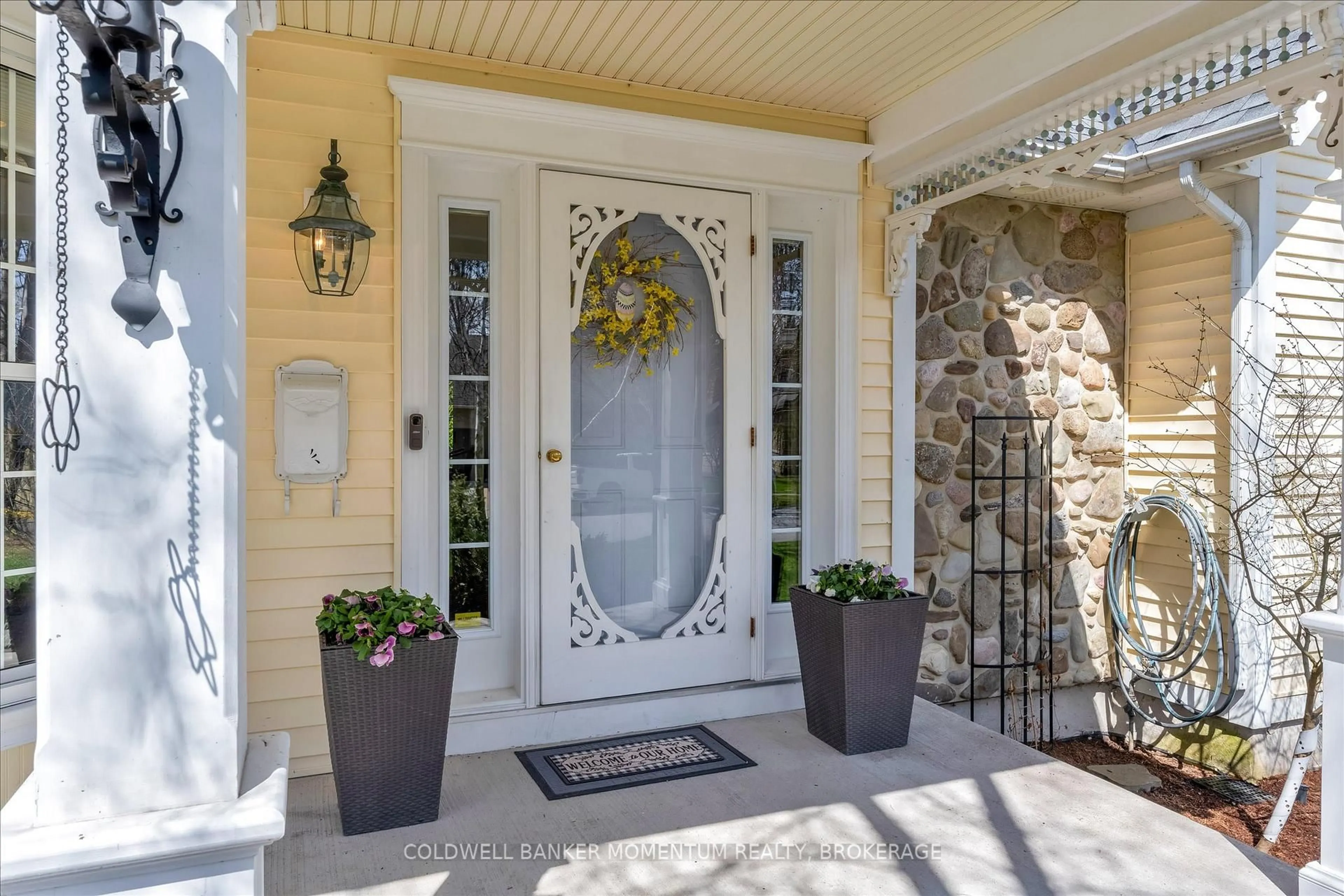 Indoor entryway for 42 Sculler's Way, St. Catharines Ontario L2N 7T1