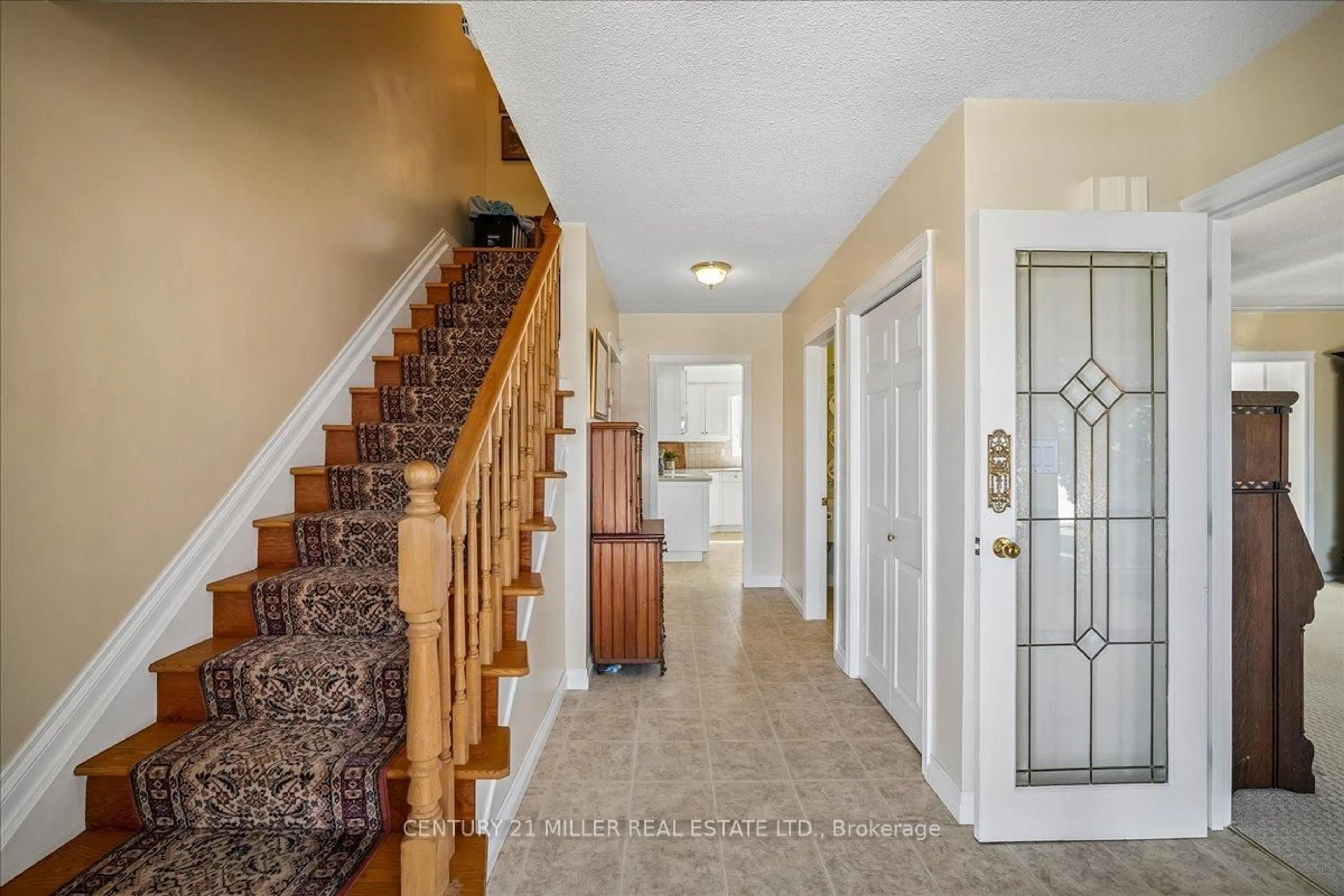 Indoor entryway for 5 Cortina Cres, Hamilton Ontario L8K 4K3