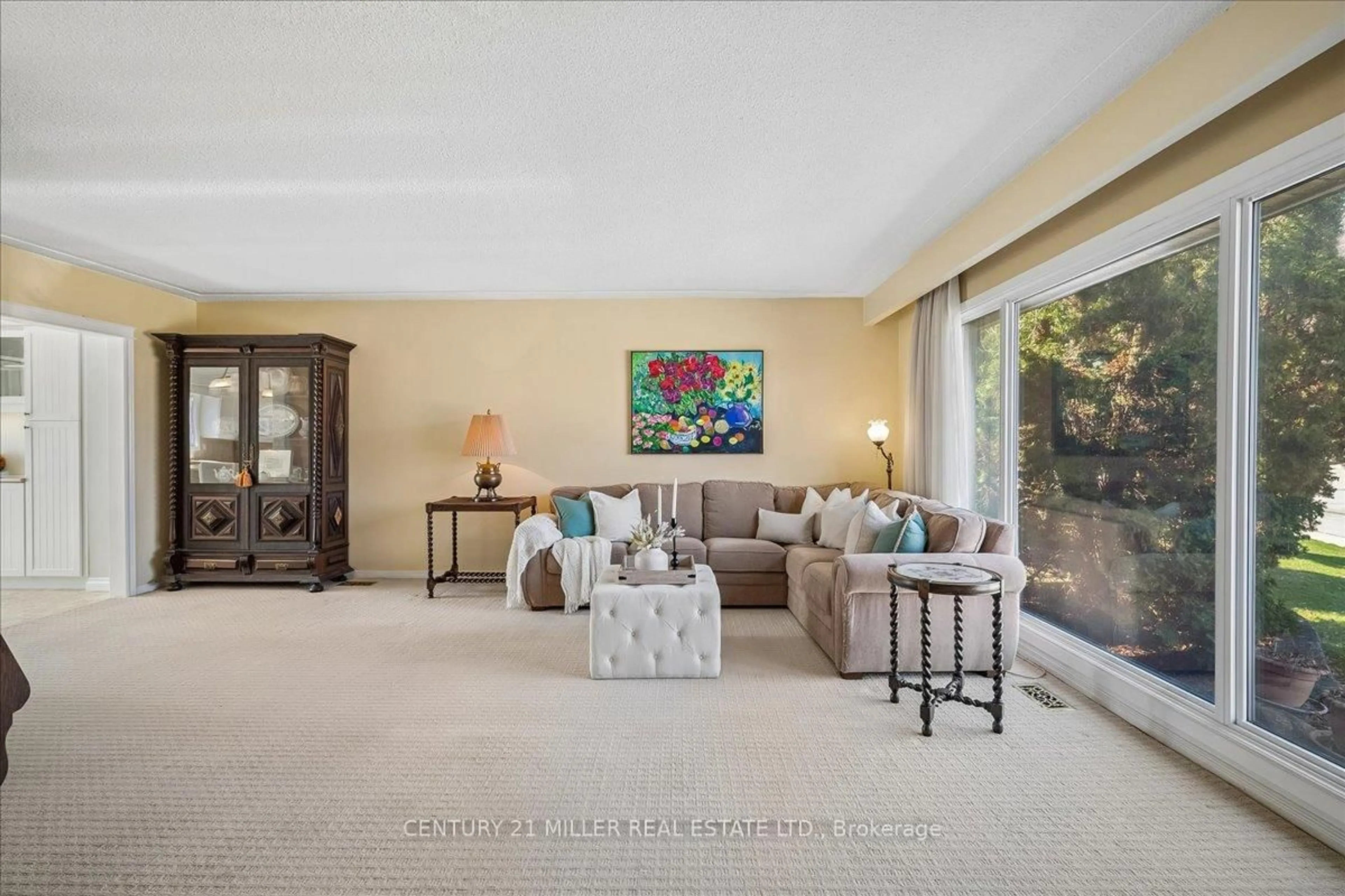 Living room with furniture, unknown for 5 Cortina Cres, Hamilton Ontario L8K 4K3