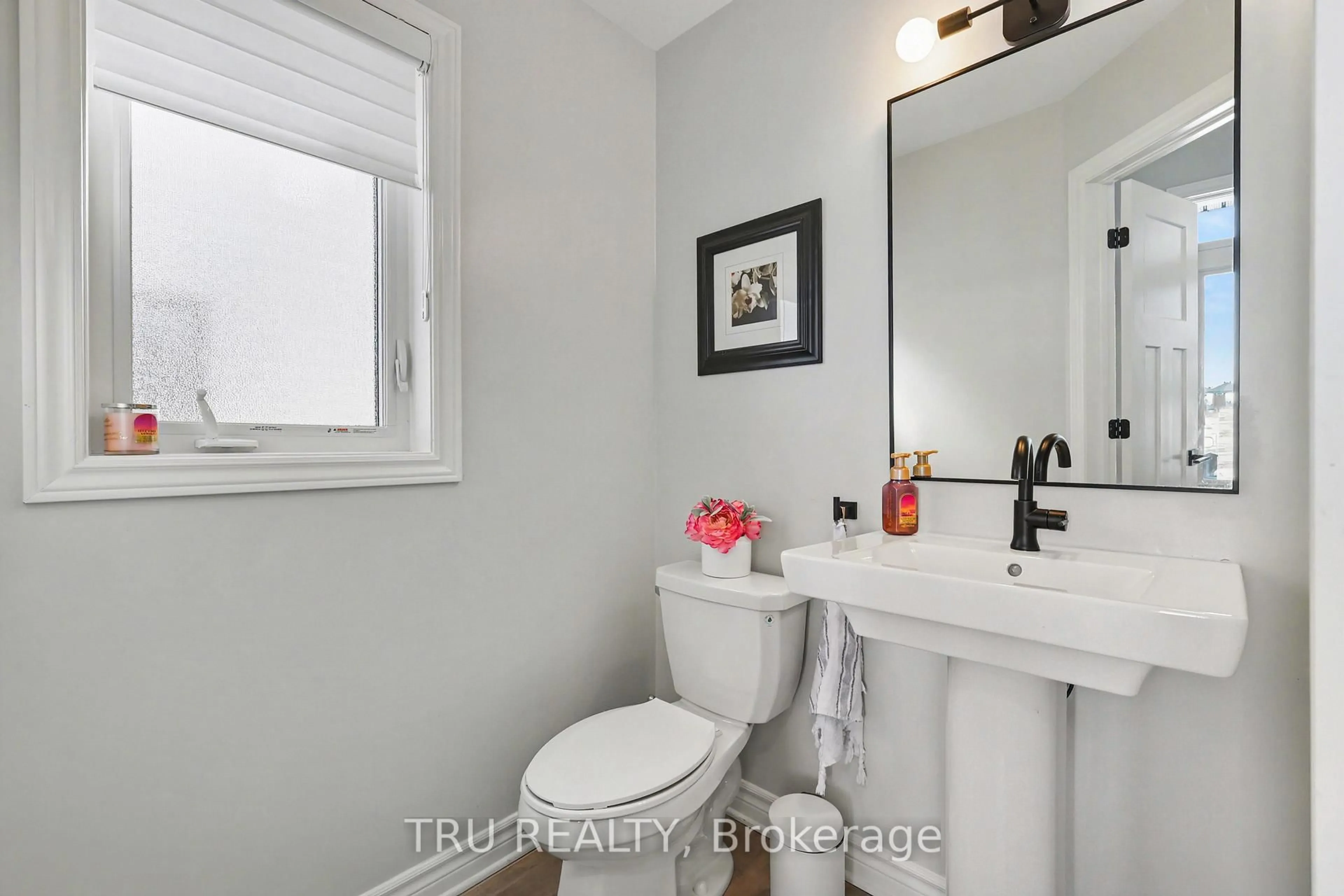 Standard bathroom, ceramic/tile floor for 757 Parade Dr, Stittsville Ontario K2S 0Z6
