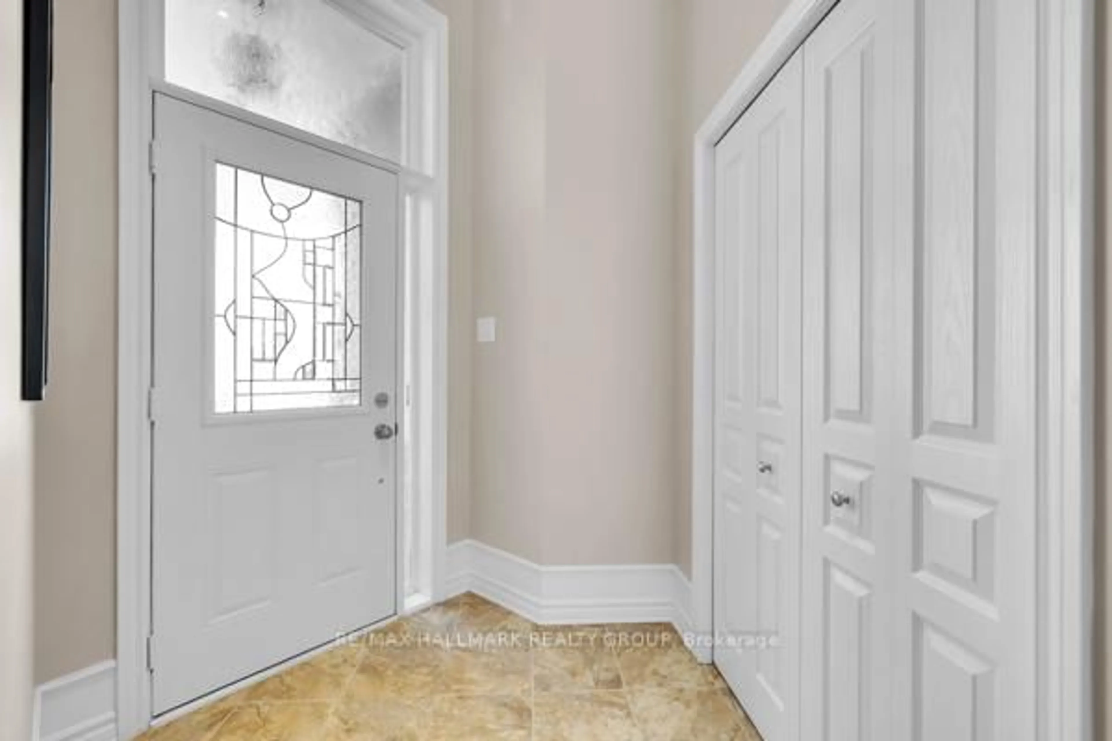 Indoor entryway for 155 Royal Landing Gate, North Grenville Ontario K0G 1J0
