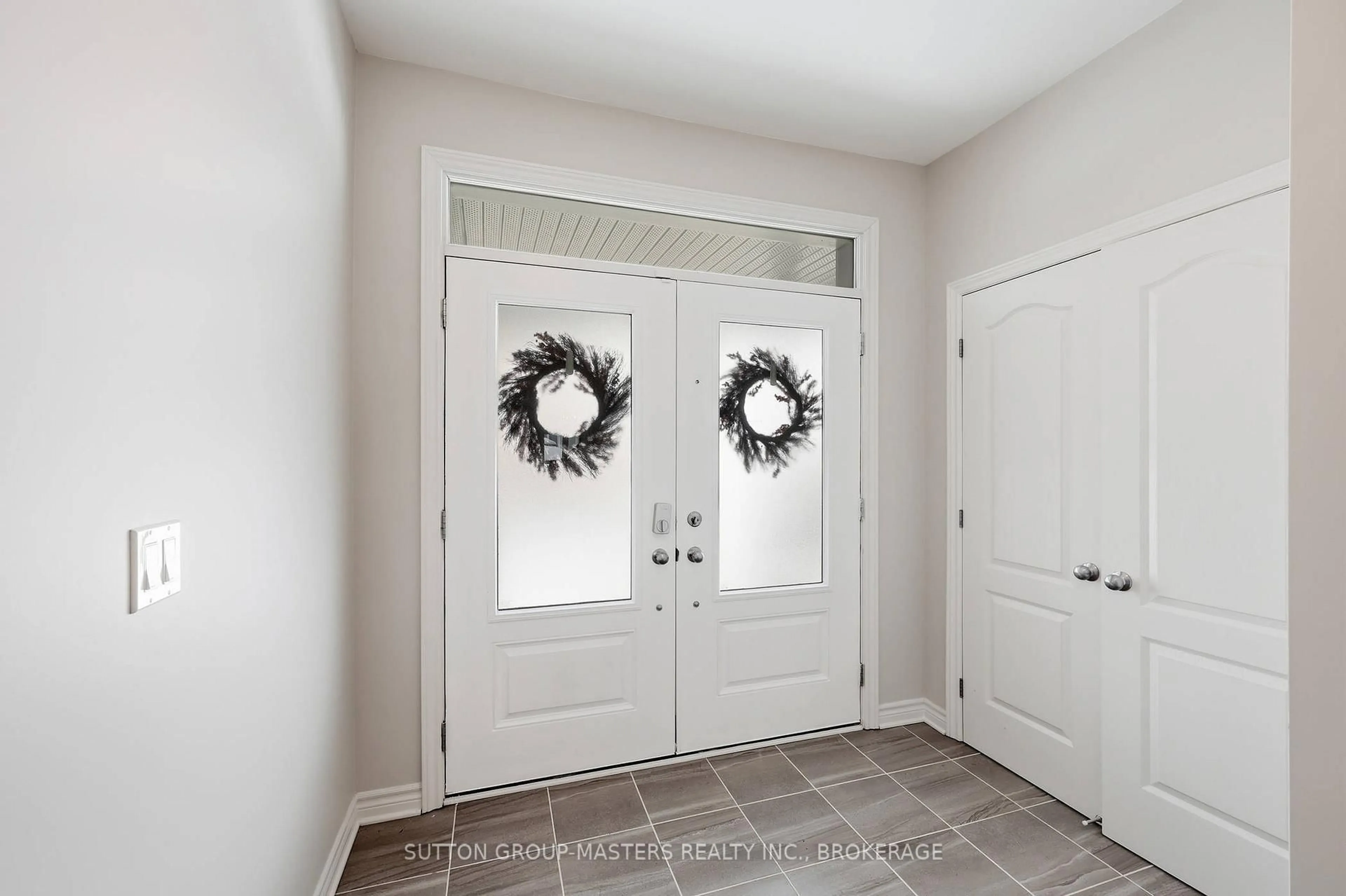 Indoor entryway for 1187 Waterside Way, Kingston Ontario K7K 0J1