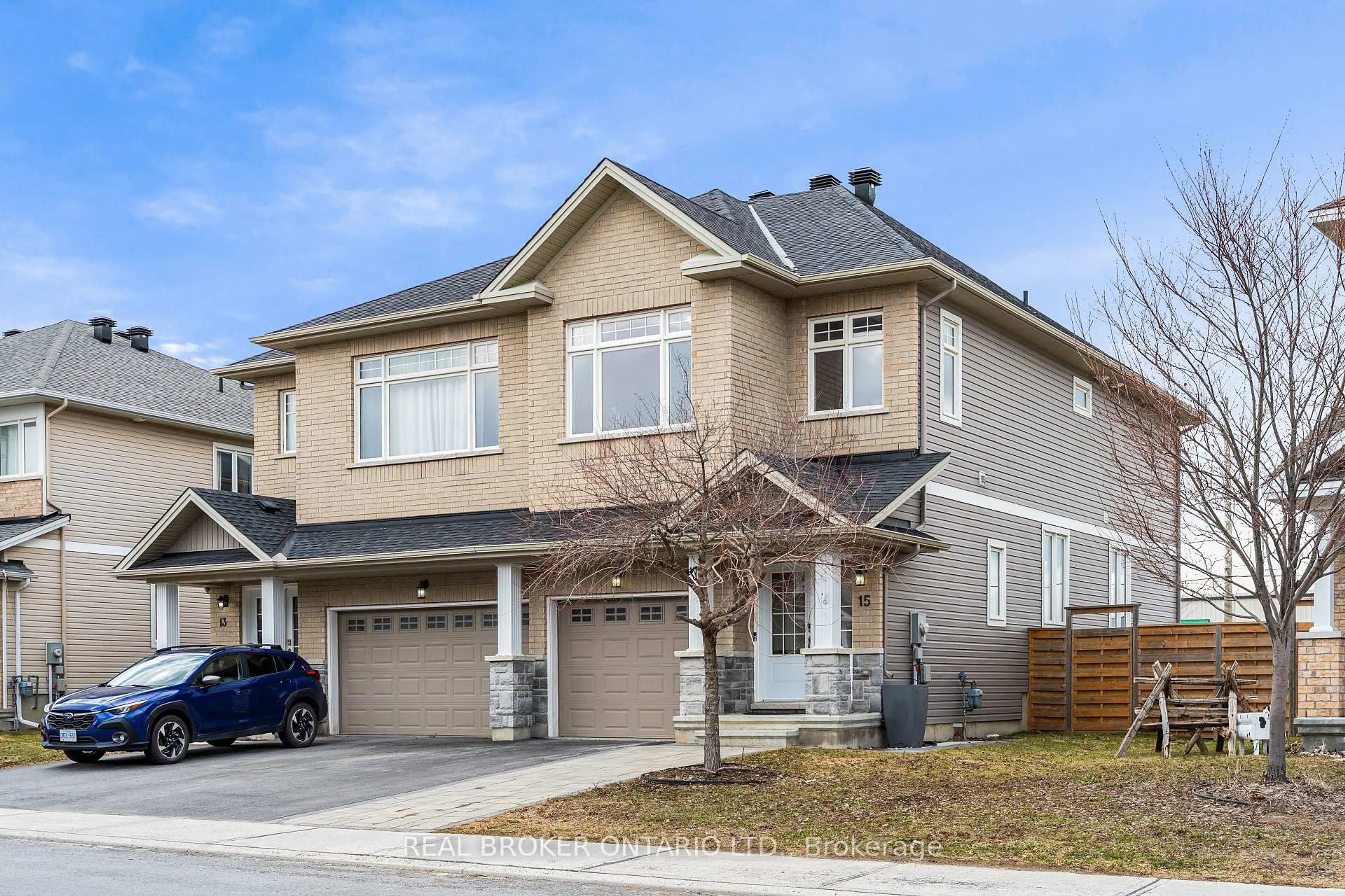 Home with vinyl exterior material, street for 15 Peever Pl, Carleton Place Ontario K7C 0C4