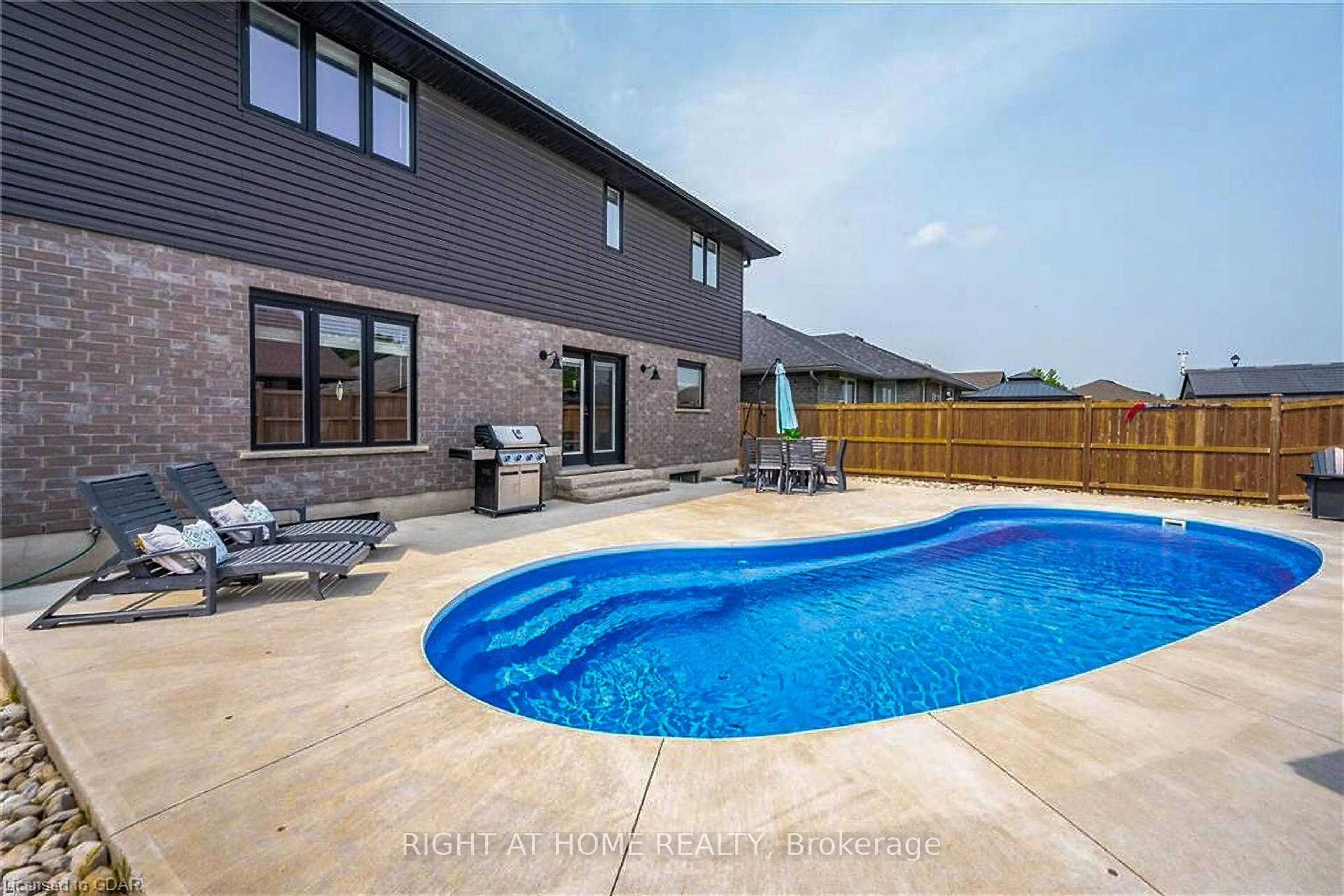 Pool for 74 FARLEY Rd, Centre Wellington Ontario N1M 0E9