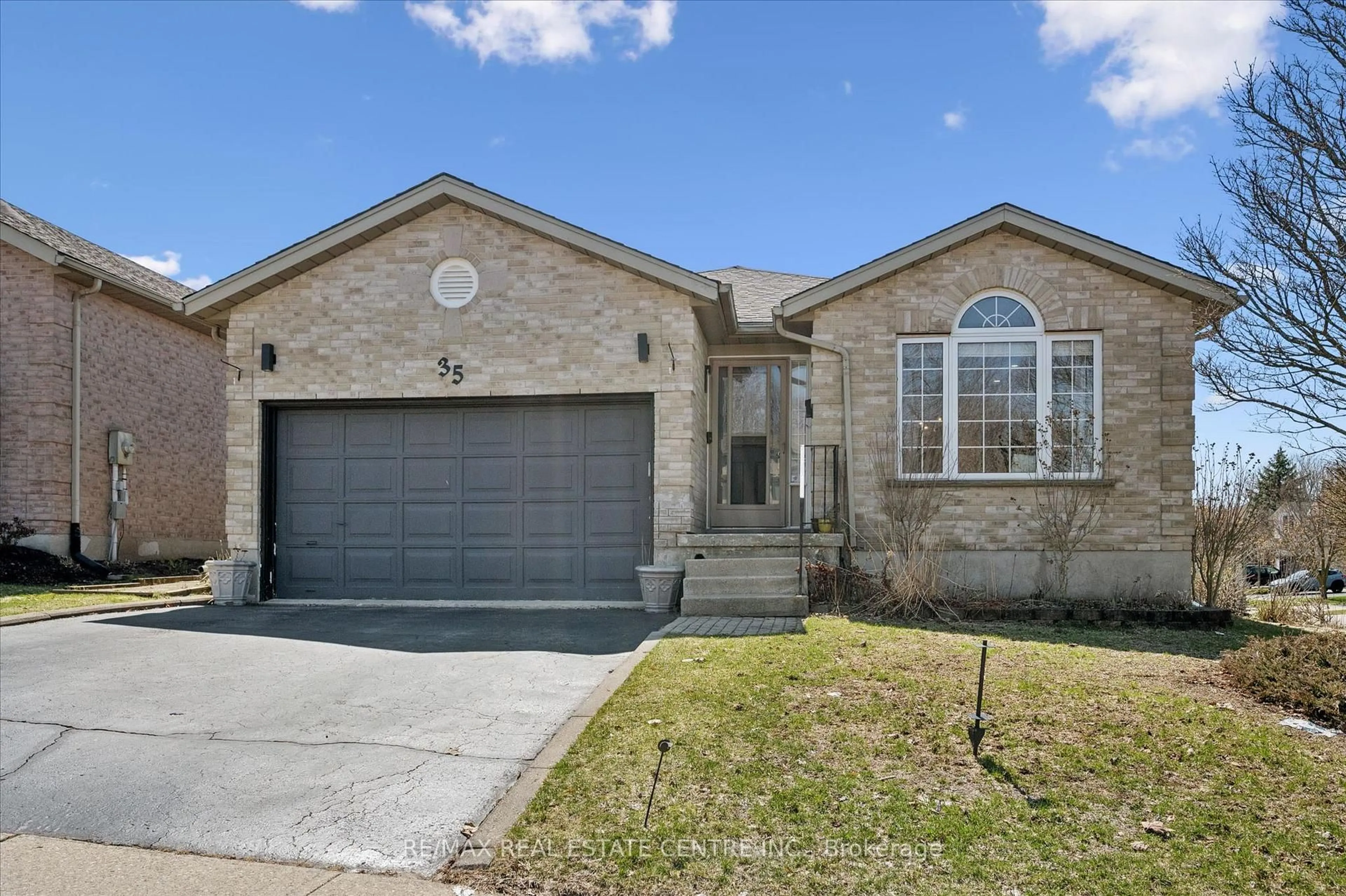 Home with brick exterior material, street for 35 Melran Dr, Cambridge Ontario N3C 4C1