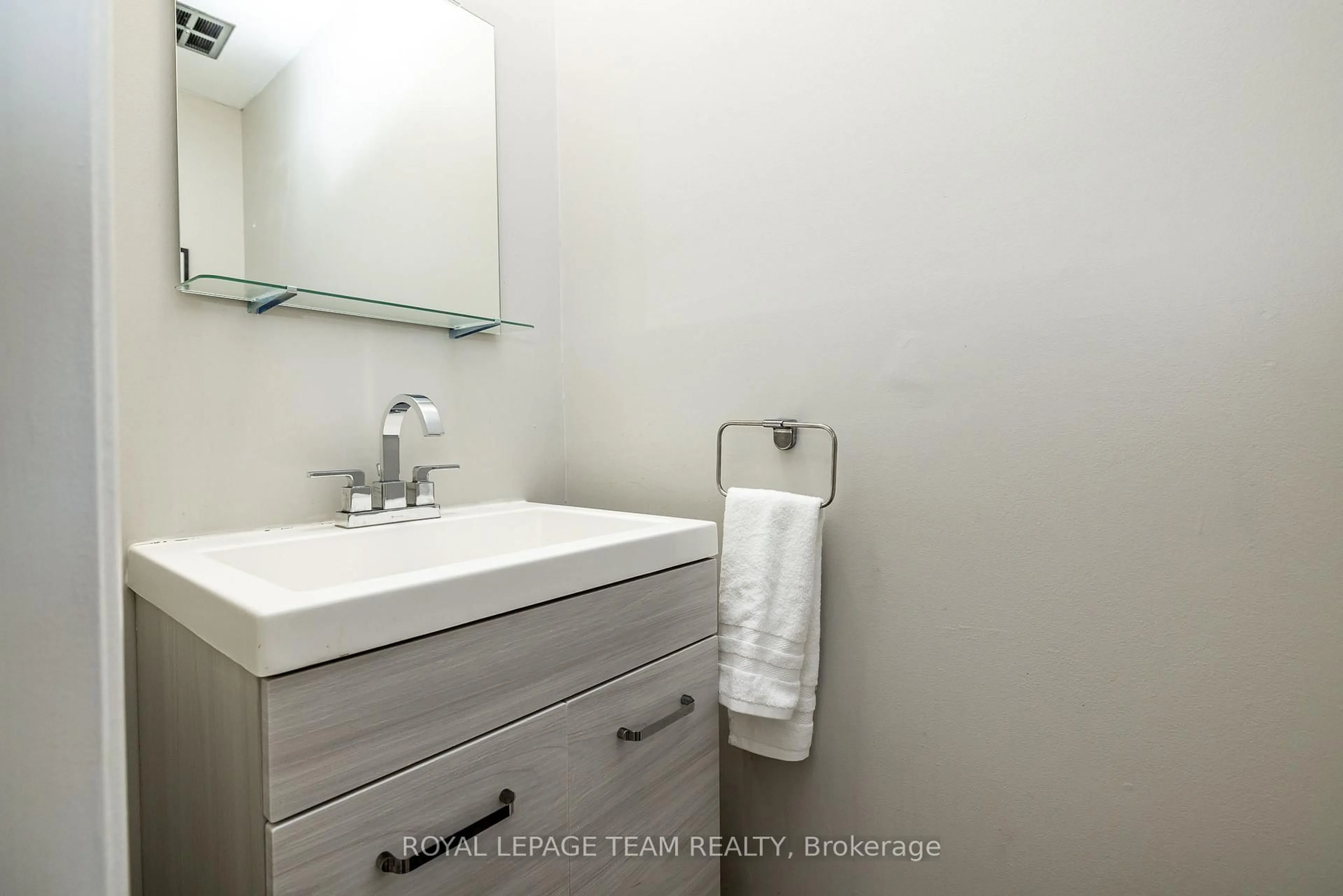 Standard bathroom, unknown for 28 Peary Way #28, Ottawa Ontario K2L 1Z8