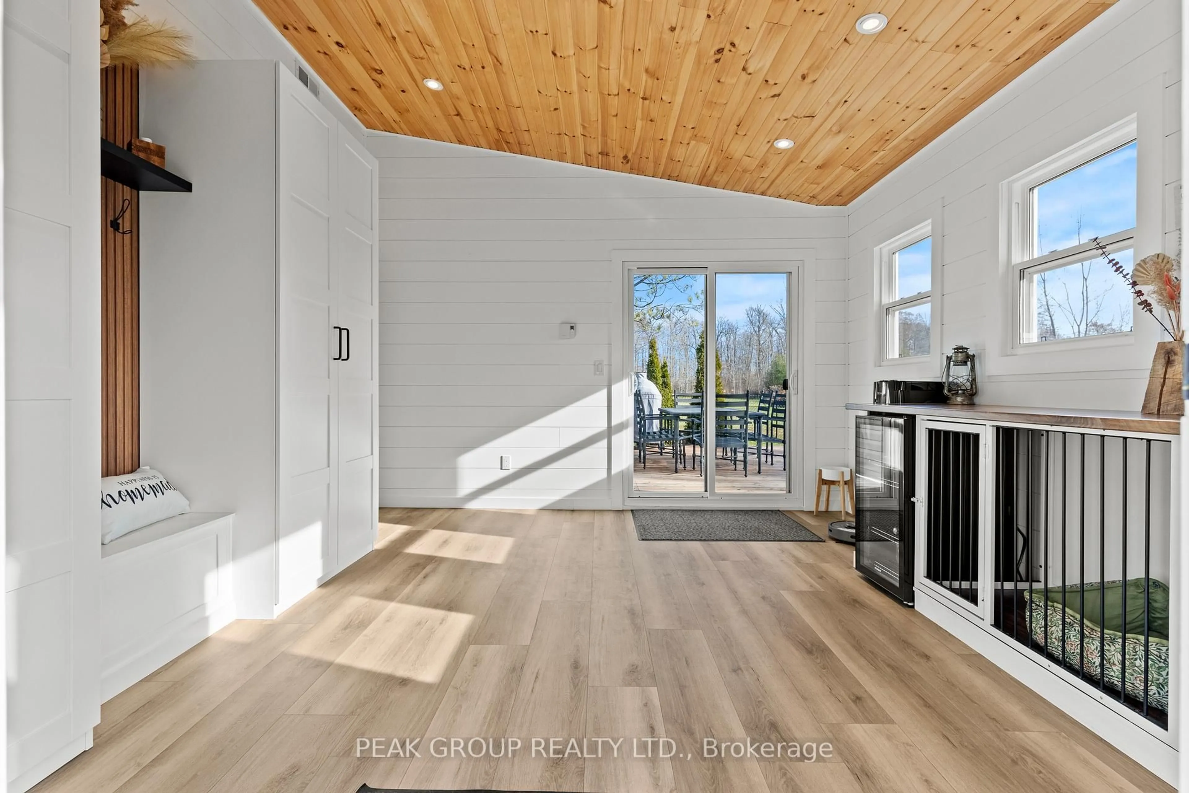 Indoor entryway for 200 Sumbler Rd, Pelham Ontario L0S 1C0