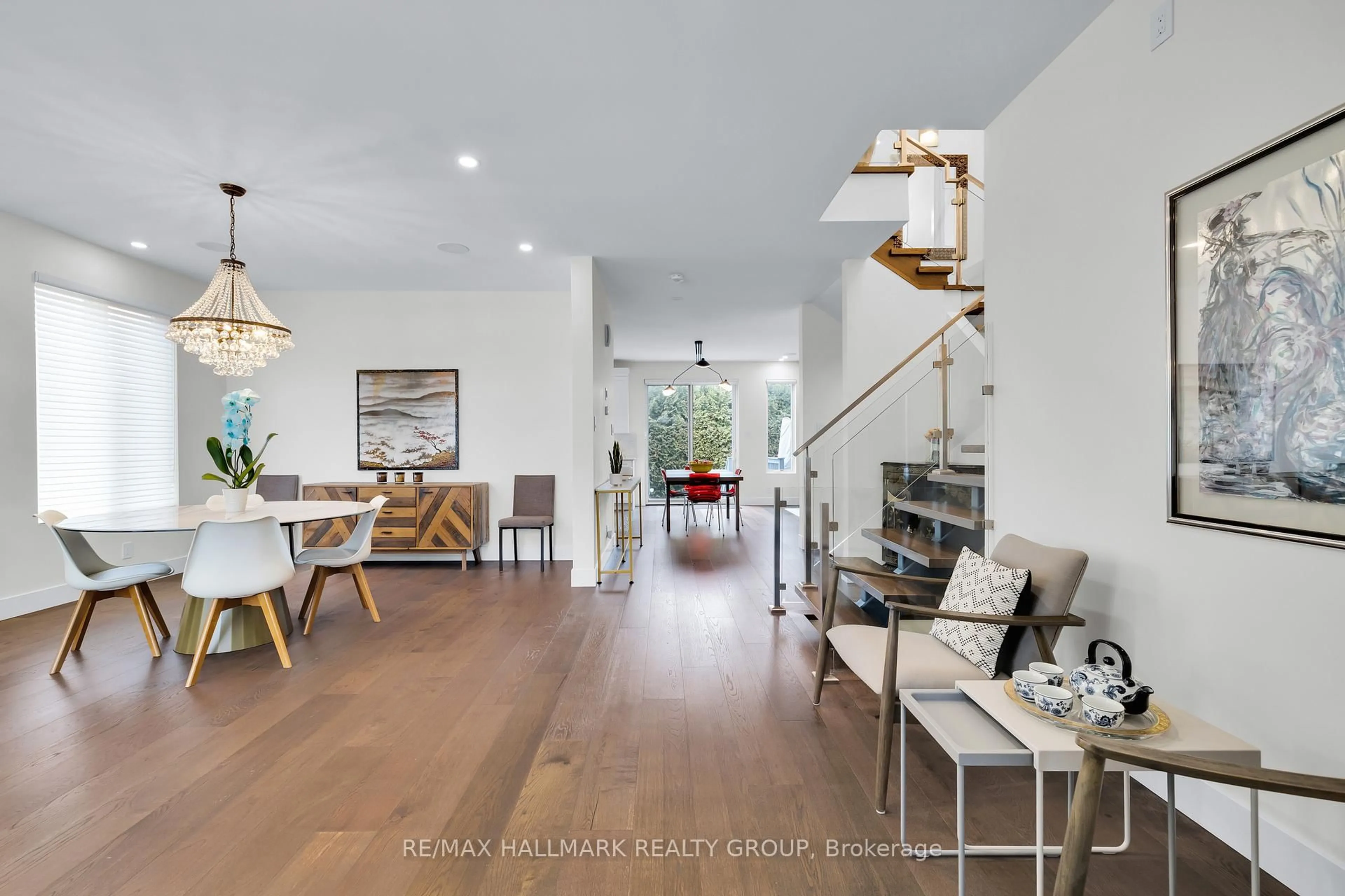 Unknown for 1976 Lenester Ave, Ottawa Ontario K2A 1J9