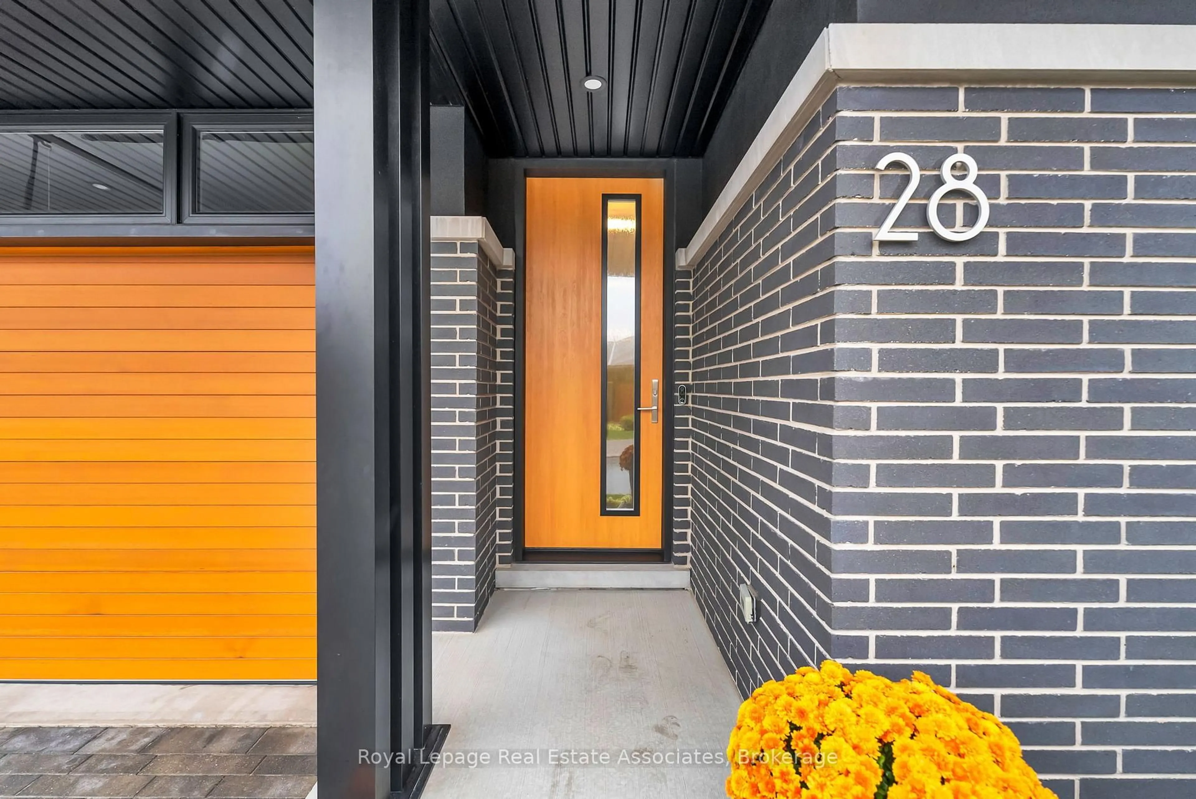 Home with brick exterior material, street for 28 Juniper Tr #8, Welland Ontario L3C 0H5