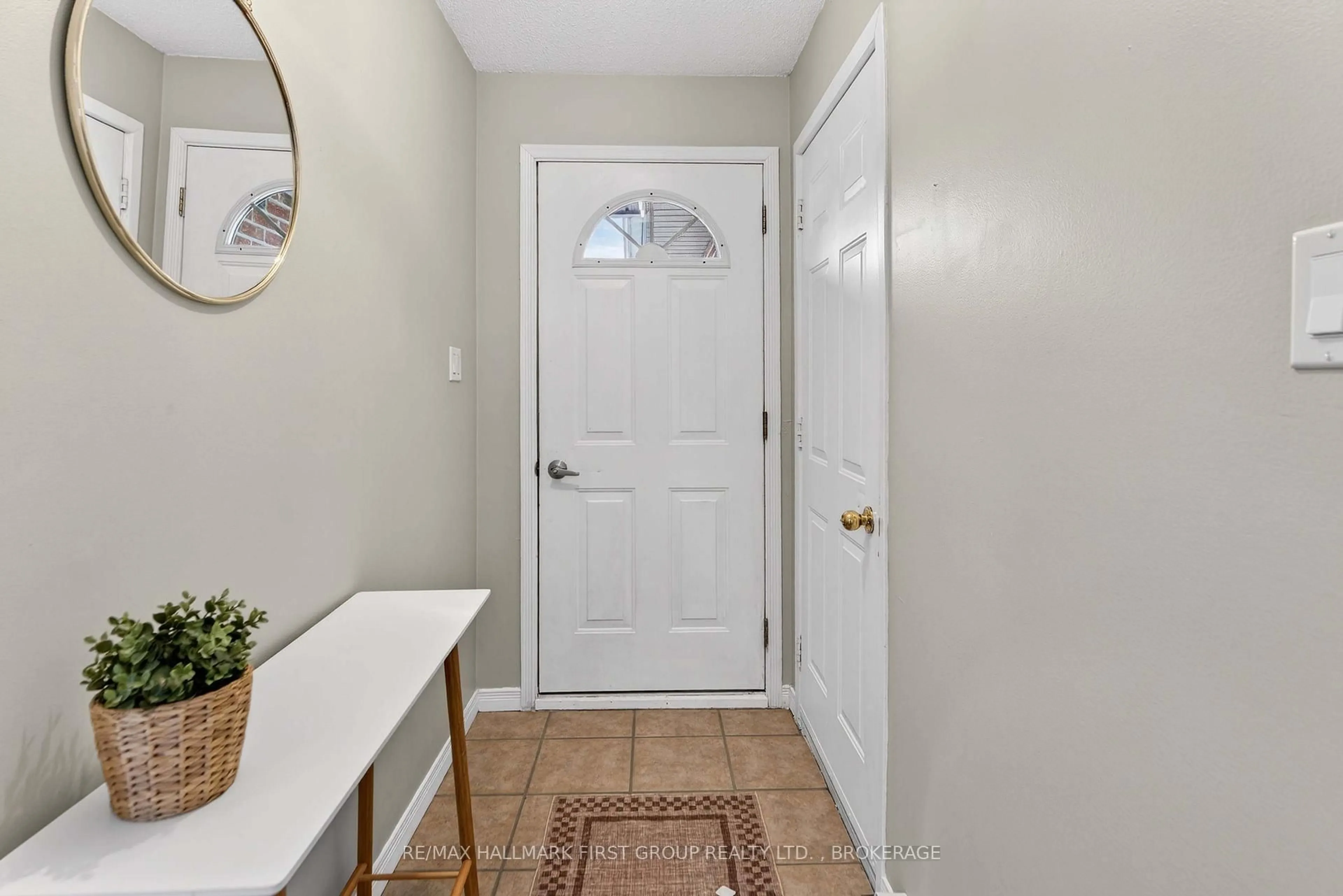 Indoor entryway for 804 Grouse Cres, Kingston Ontario K7P 1A2