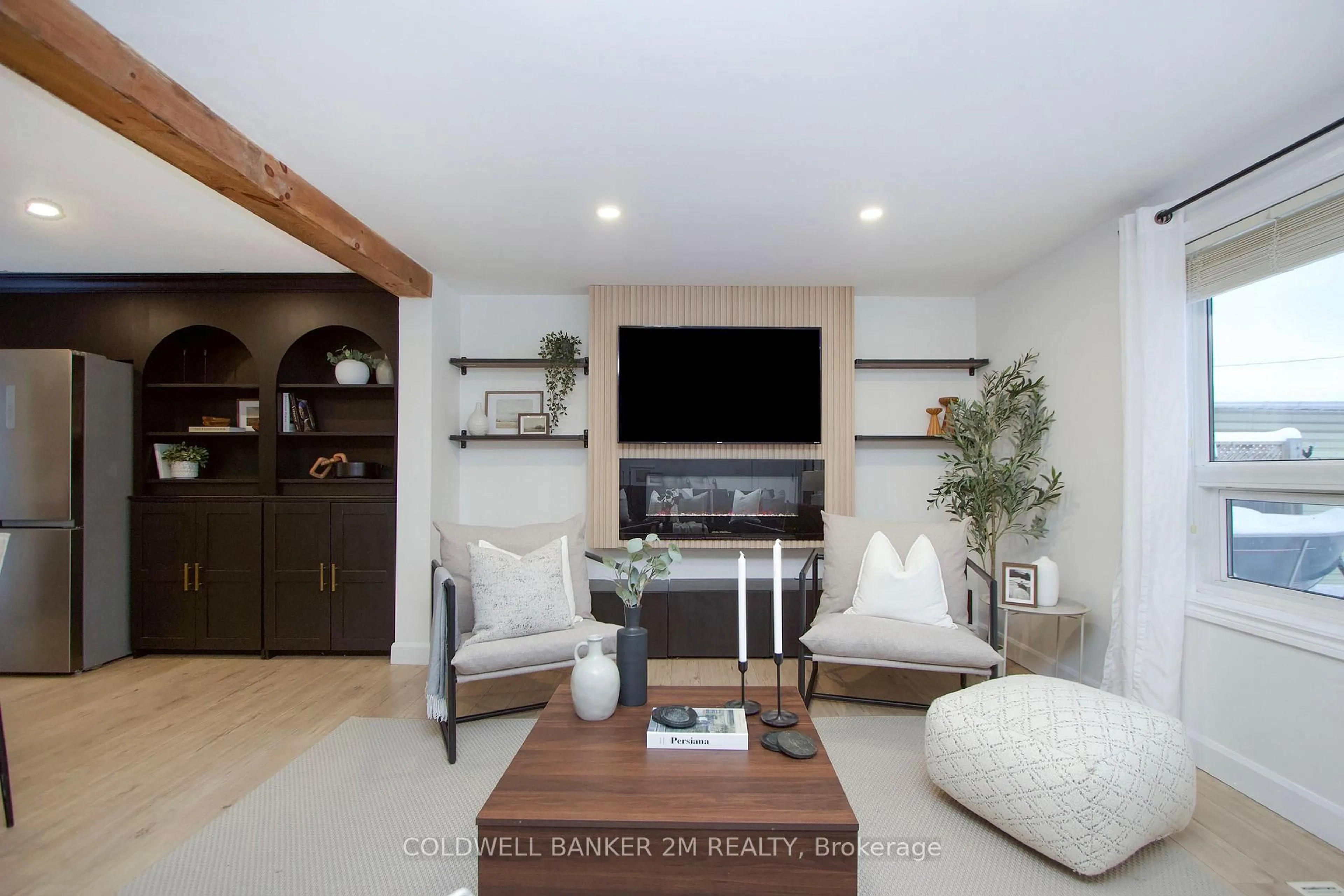Living room with furniture, unknown for 812 Burnham St, Cobourg Ontario K9A 2X7