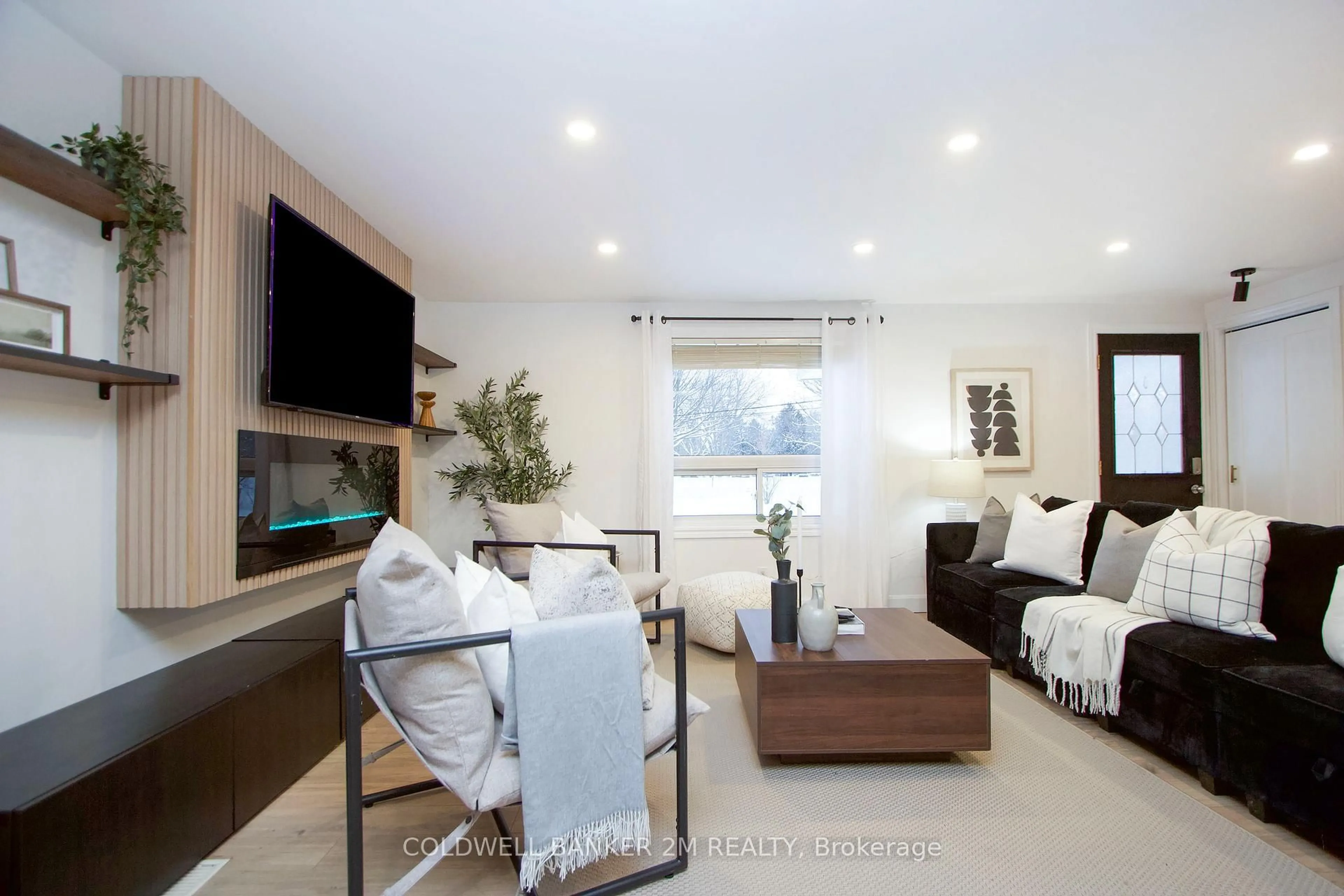 Living room with furniture, unknown for 812 Burnham St, Cobourg Ontario K9A 2X7