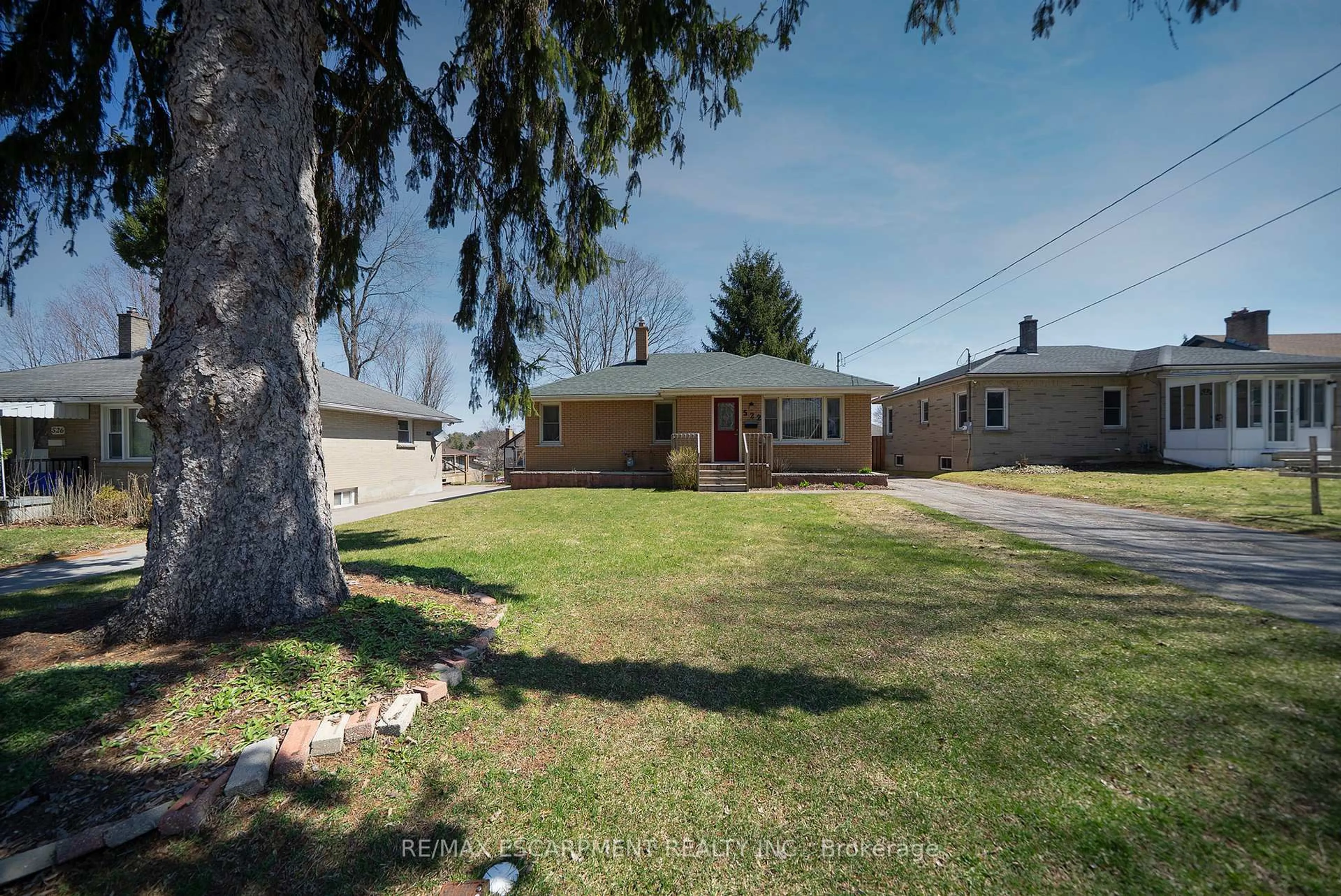 A pic from outside/outdoor area/front of a property/back of a property/a pic from drone, street for 522 Huron St, Woodstock Ontario N4S 7A7