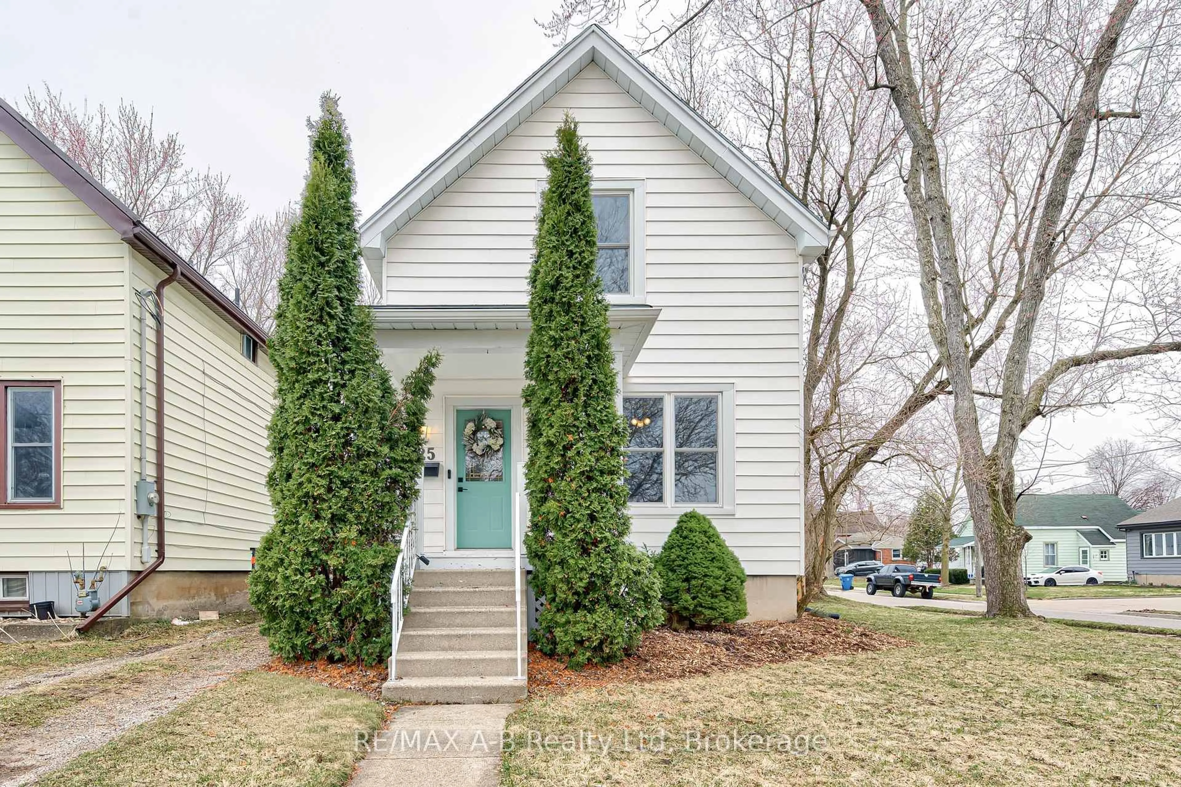 Home with vinyl exterior material, street for 25 Ash St, Stratford Ontario N5A 1M5